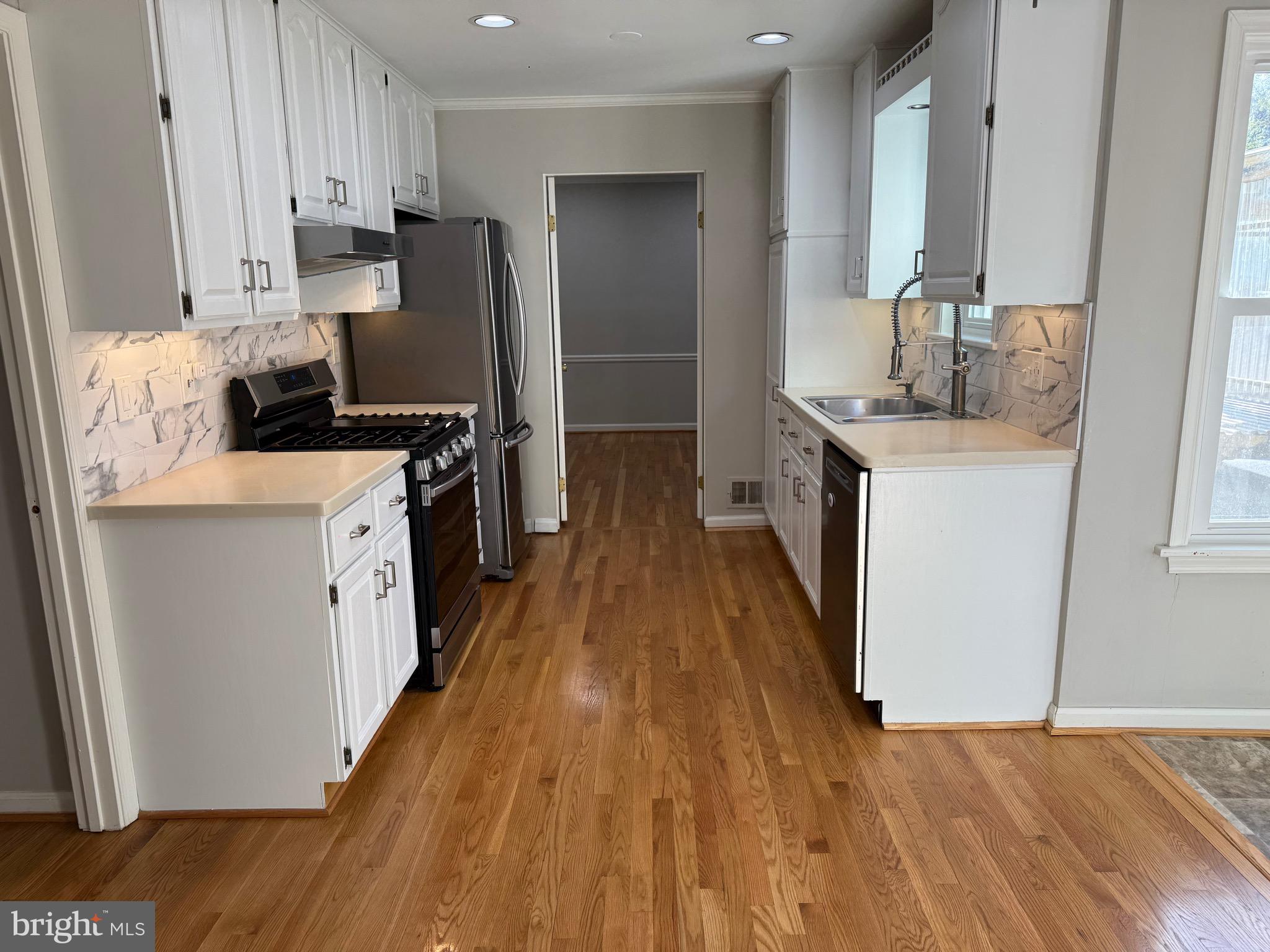 BEL PRE WOODS - Residential Lease