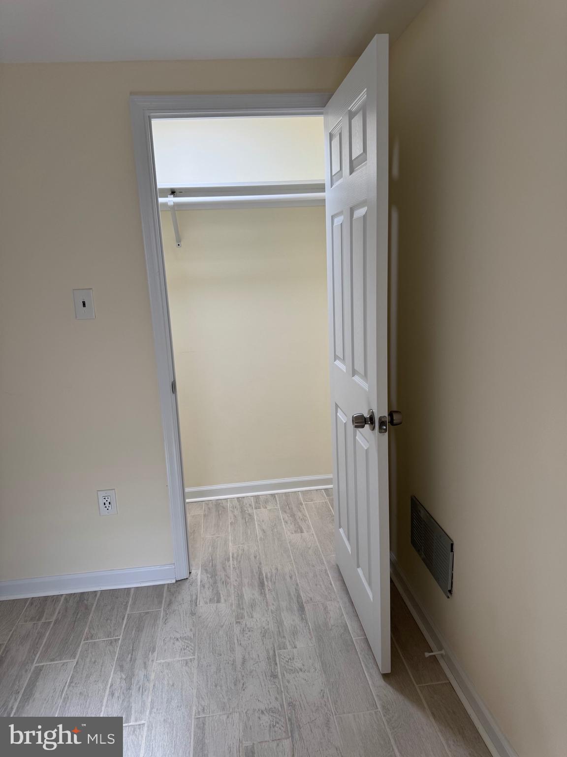 BEL PRE WOODS - Residential Lease