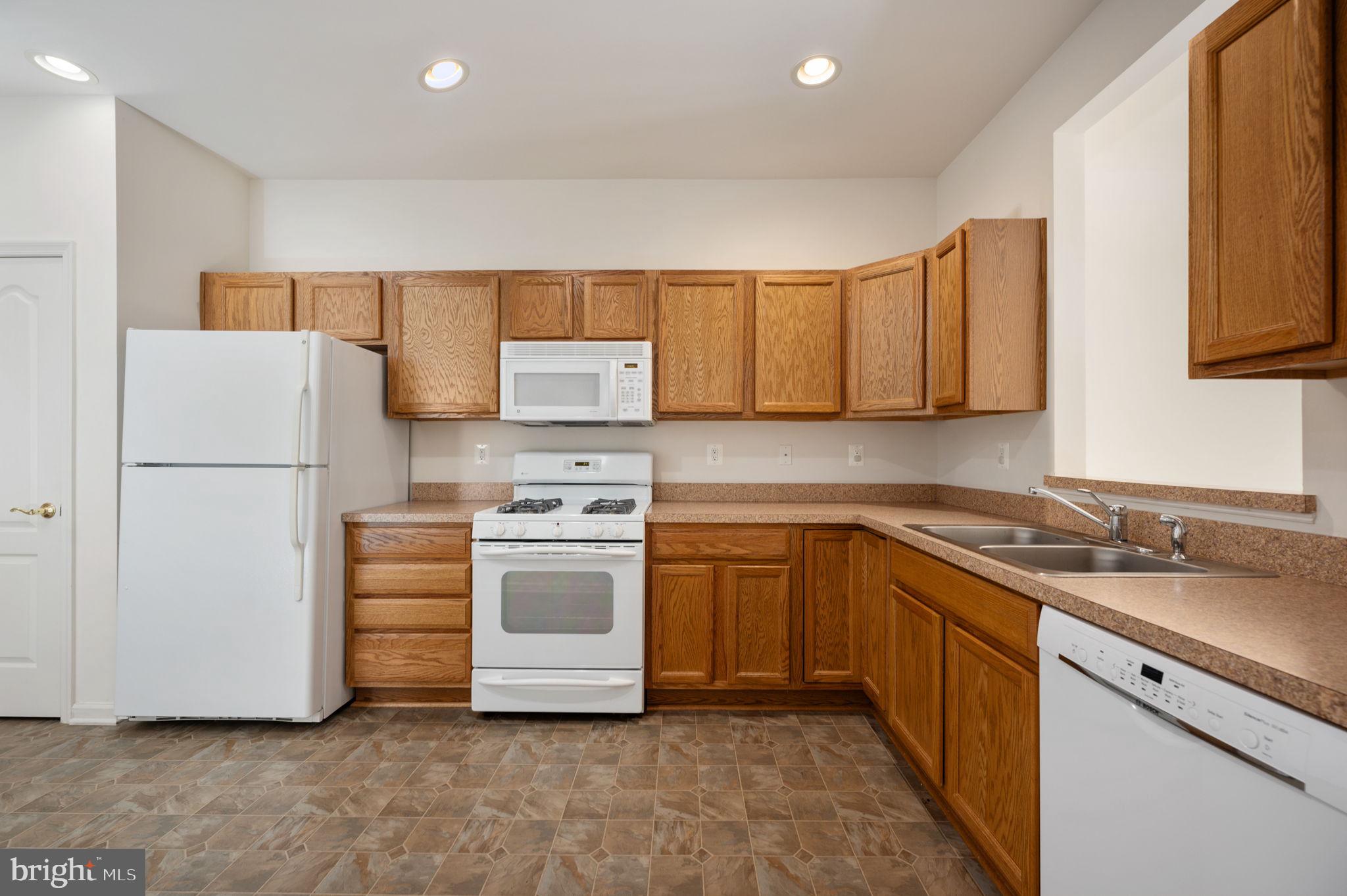 THE VILLAS AT FALLS RUN - Residential