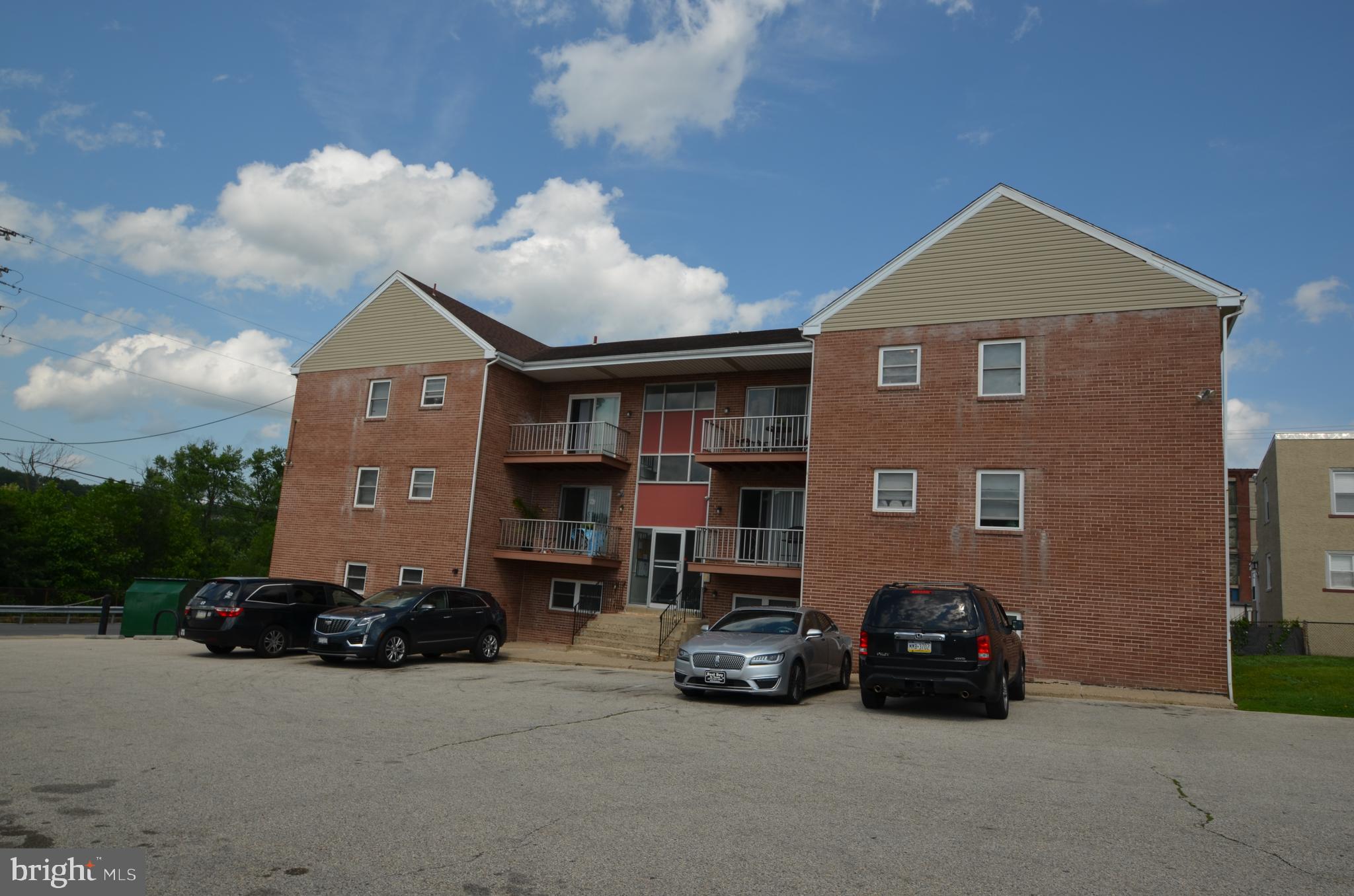 Spacious 2-Bedroom Apartment – Bridgeport | Upper Merion School District
Beautifully updated 2-bedroom, 1-bathroom first-floor apartment located in the heart of Bridgeport, within the highly rated Upper Merion School District.
Apartment Features:
Fresh paint and brand new carpet
Upgraded kitchen with stainless steel refrigerator, microwave, and stove
Luxury vinyl plank flooring in main living areas
In-unit washer and dryer
Secure building entry for added safety
Bright and open layout with great natural light
Additional Details:
Tenant pays for electricity, which includes heat, A/C, hot water, and cable/internet
First-floor unit for easy access
Convenient location close to shopping, dining, and major highways
This unit combines comfort, convenience, and a welcoming community feel. Schedule your showing today!