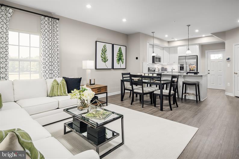 242 MATISSE PLACE 1012J SPEC HOME
