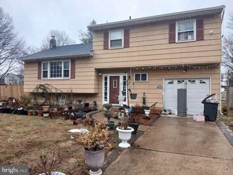 Homes For Sale - 13 Meadow Lane<br/> EAST WINDSOR, NJ 08520