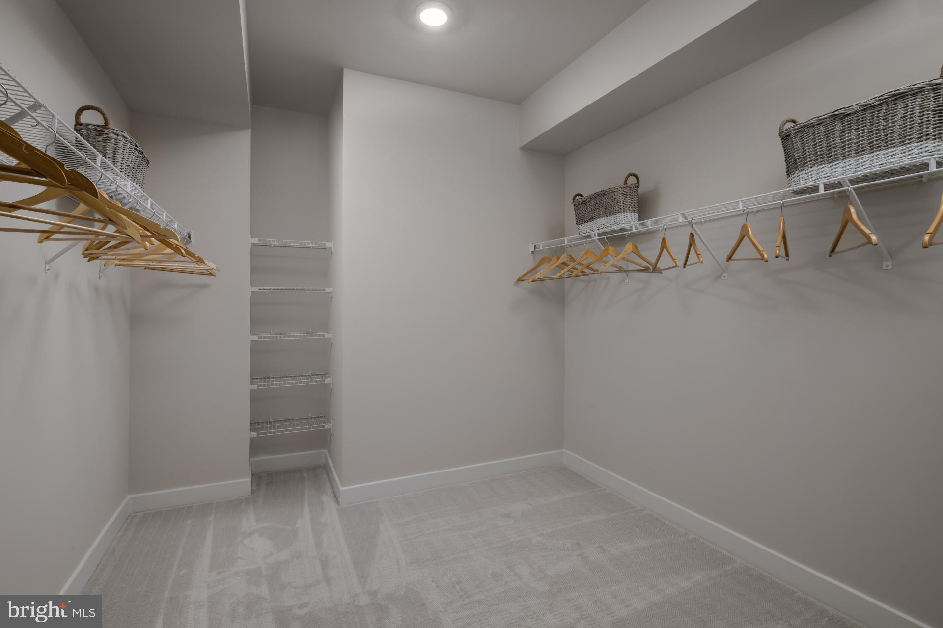 ONE LOUDOUN - Residential