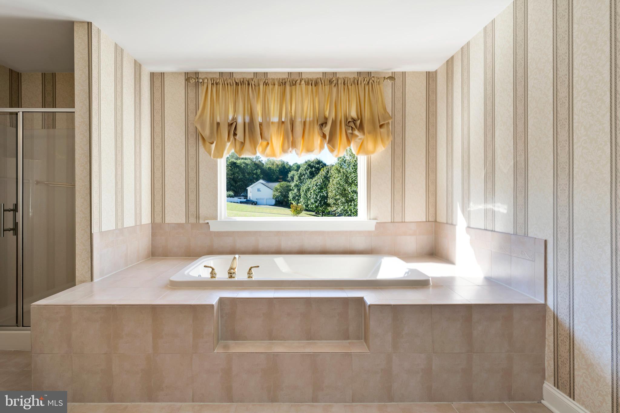 LYONS CREEK OVERLOOK - Residential