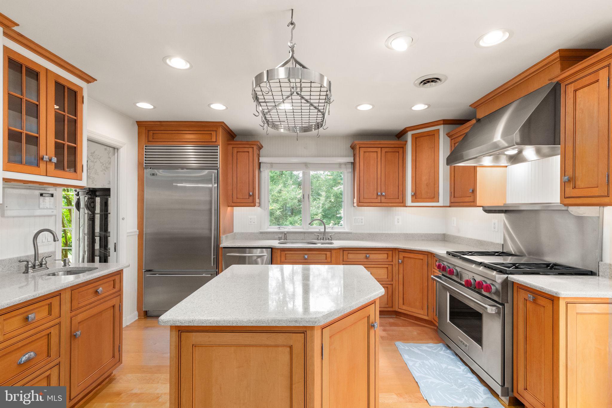 910 LEESWOOD ROAD