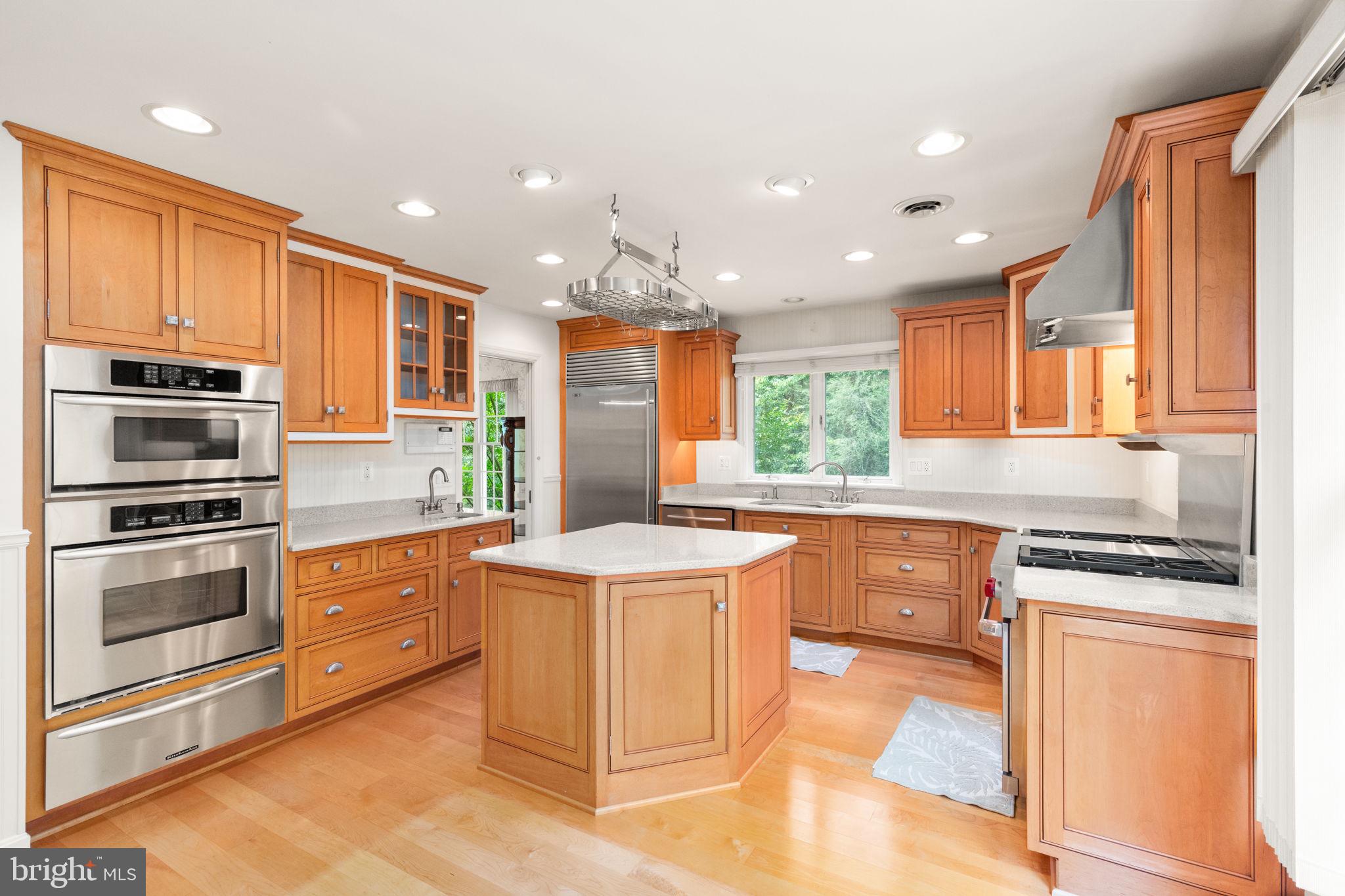 910 LEESWOOD ROAD
