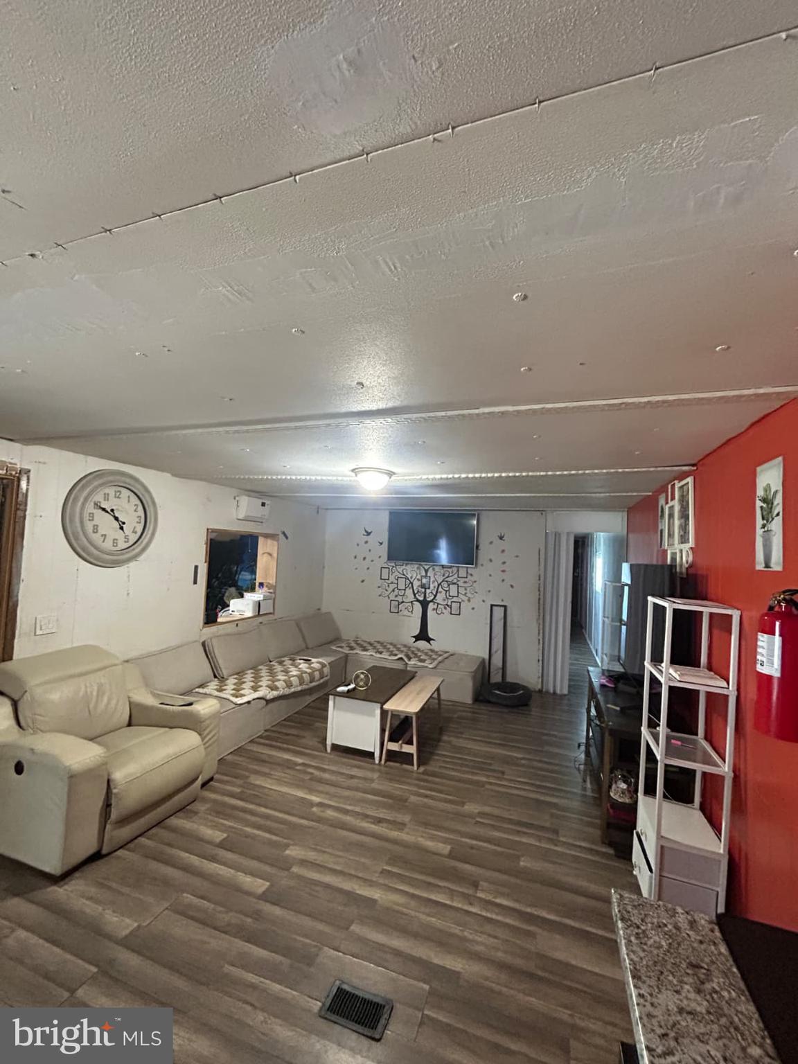 205 DELAWARE - Photo 4