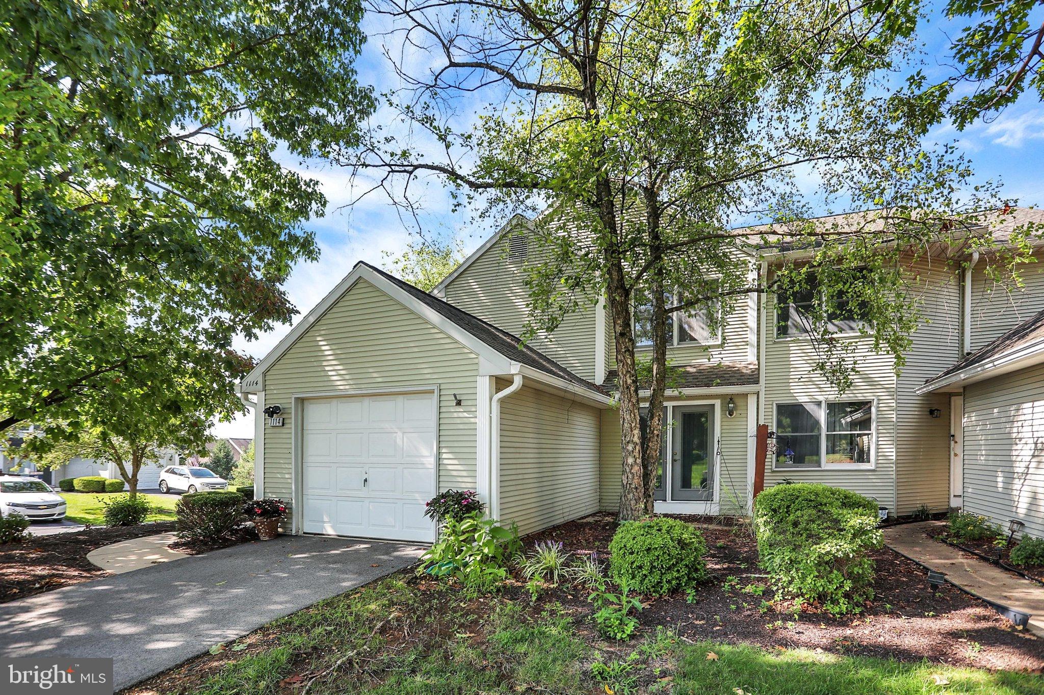 1114 ABERDEEN COURT