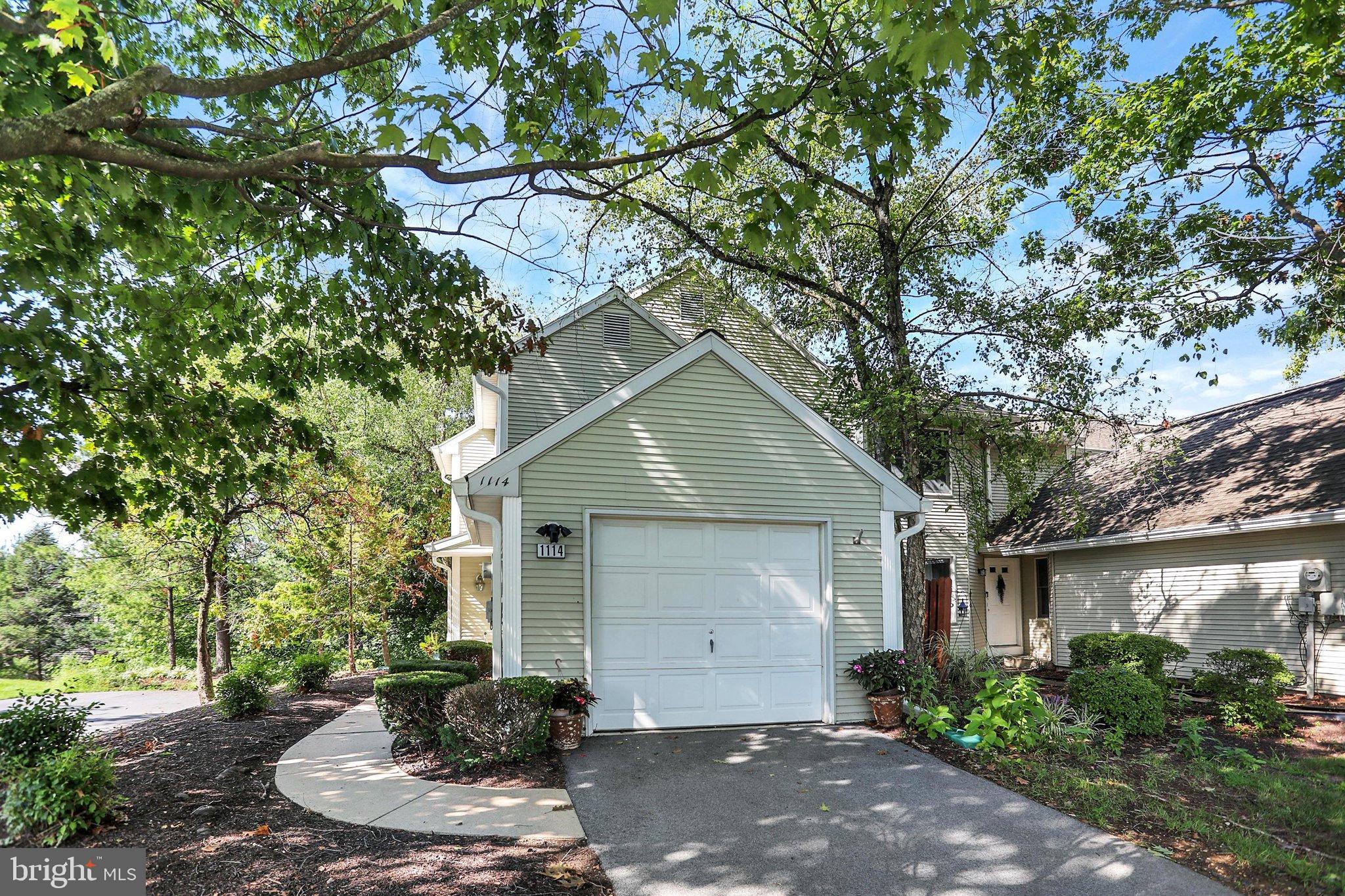1114 ABERDEEN COURT