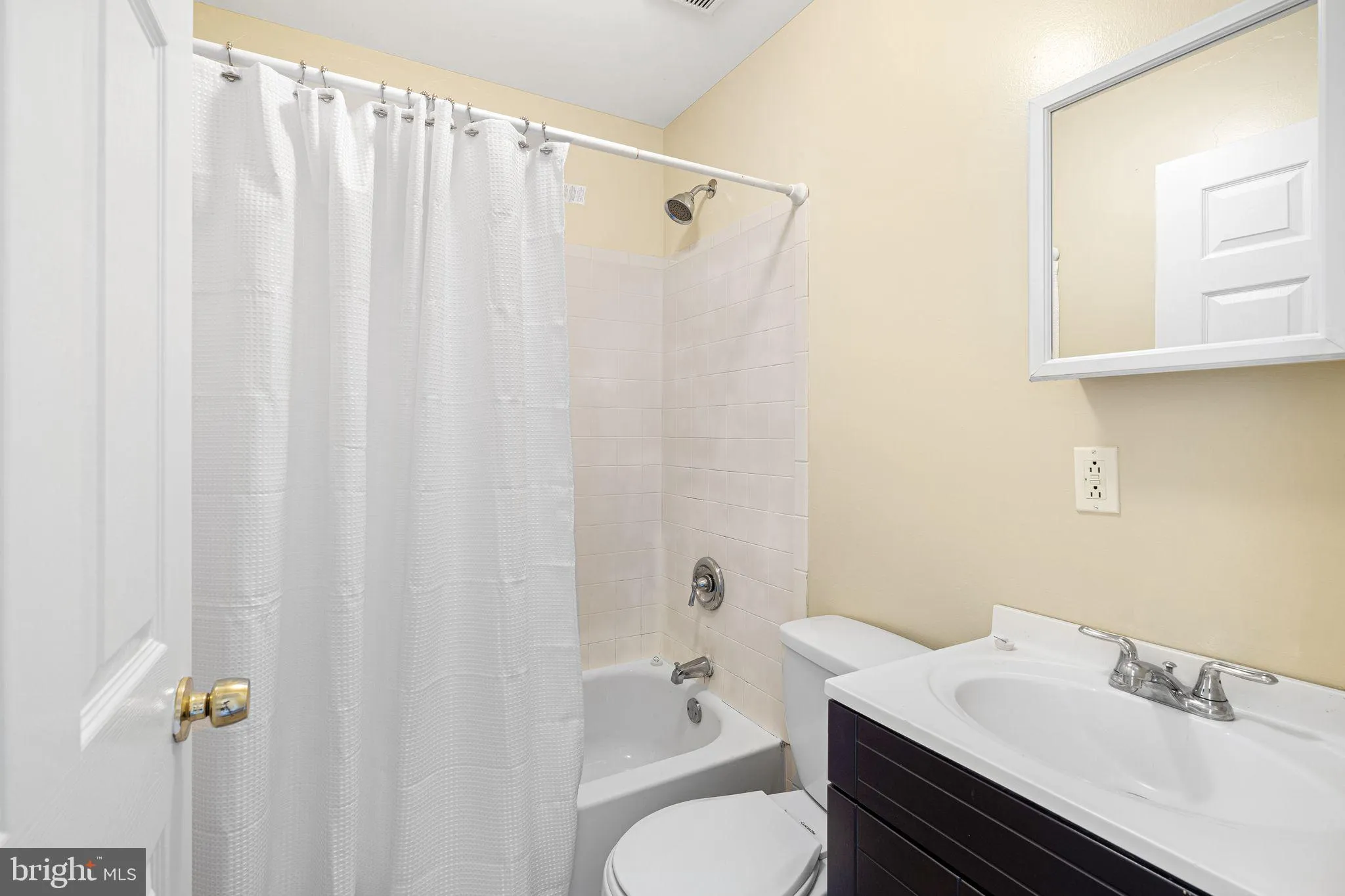 Philadelphia, Pennsylvania 19130, United States, 3 Bedrooms Bedrooms, ,3 BathroomsBathrooms,Residential,Active,165290