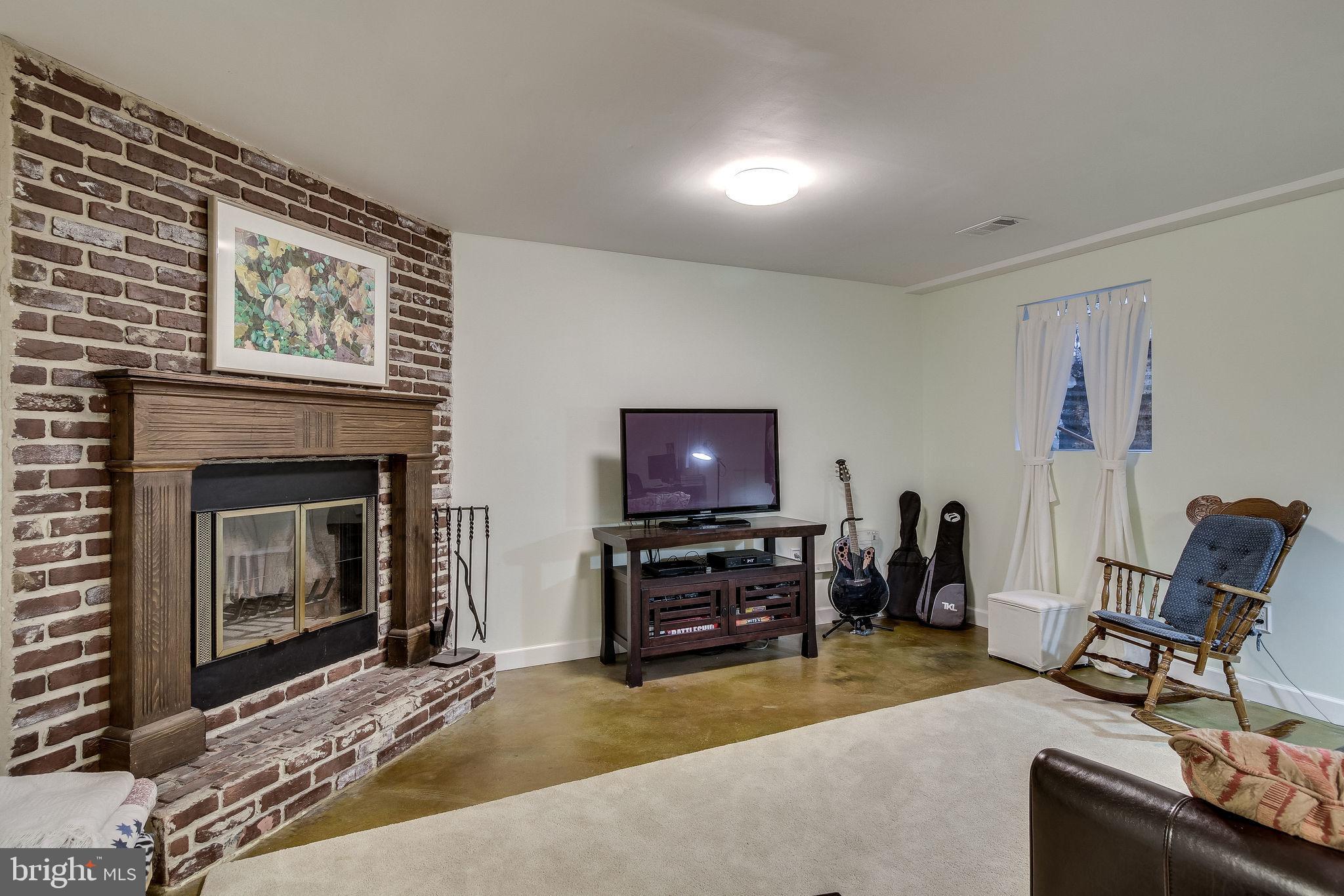 CHARLESTOWN - Residential