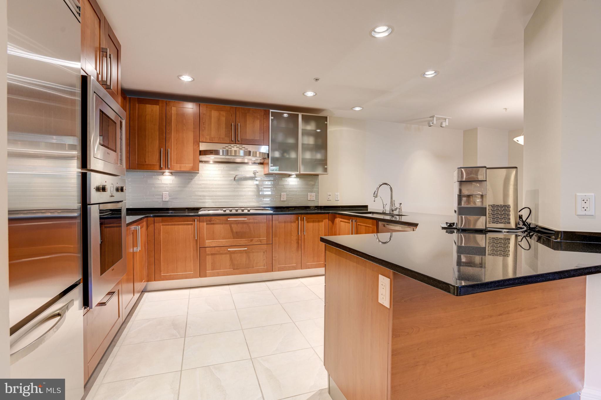 THE RITZ-CARLTON RESIDENCES - Residential