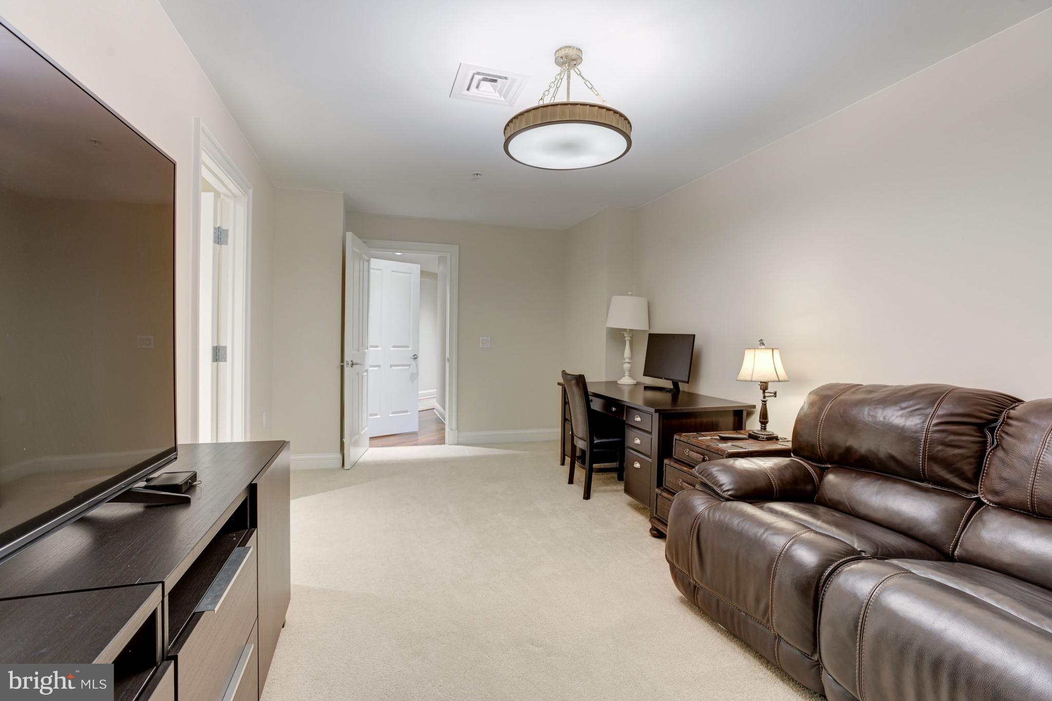 THE RITZ-CARLTON RESIDENCES - Residential