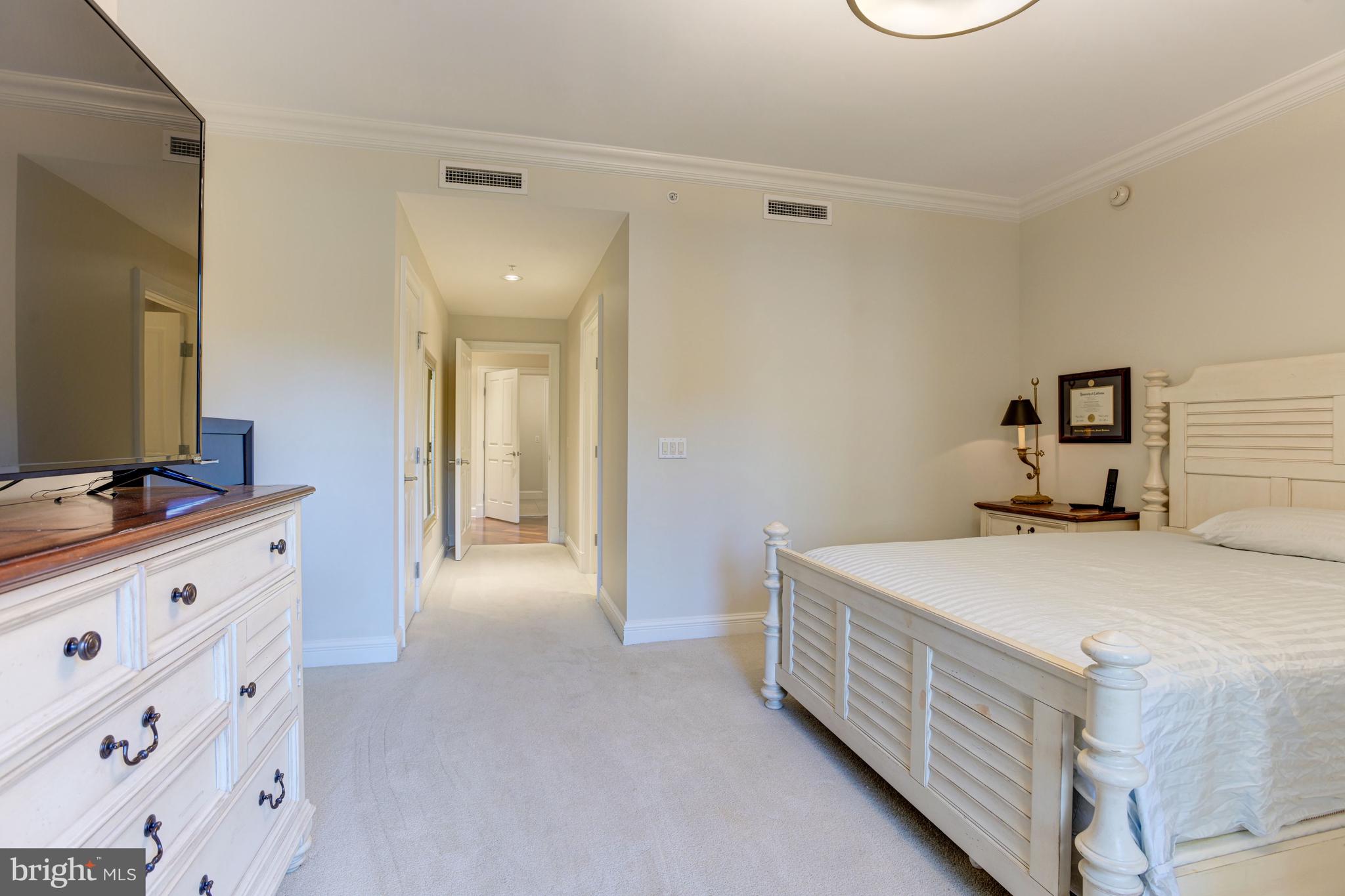 THE RITZ-CARLTON RESIDENCES - Residential