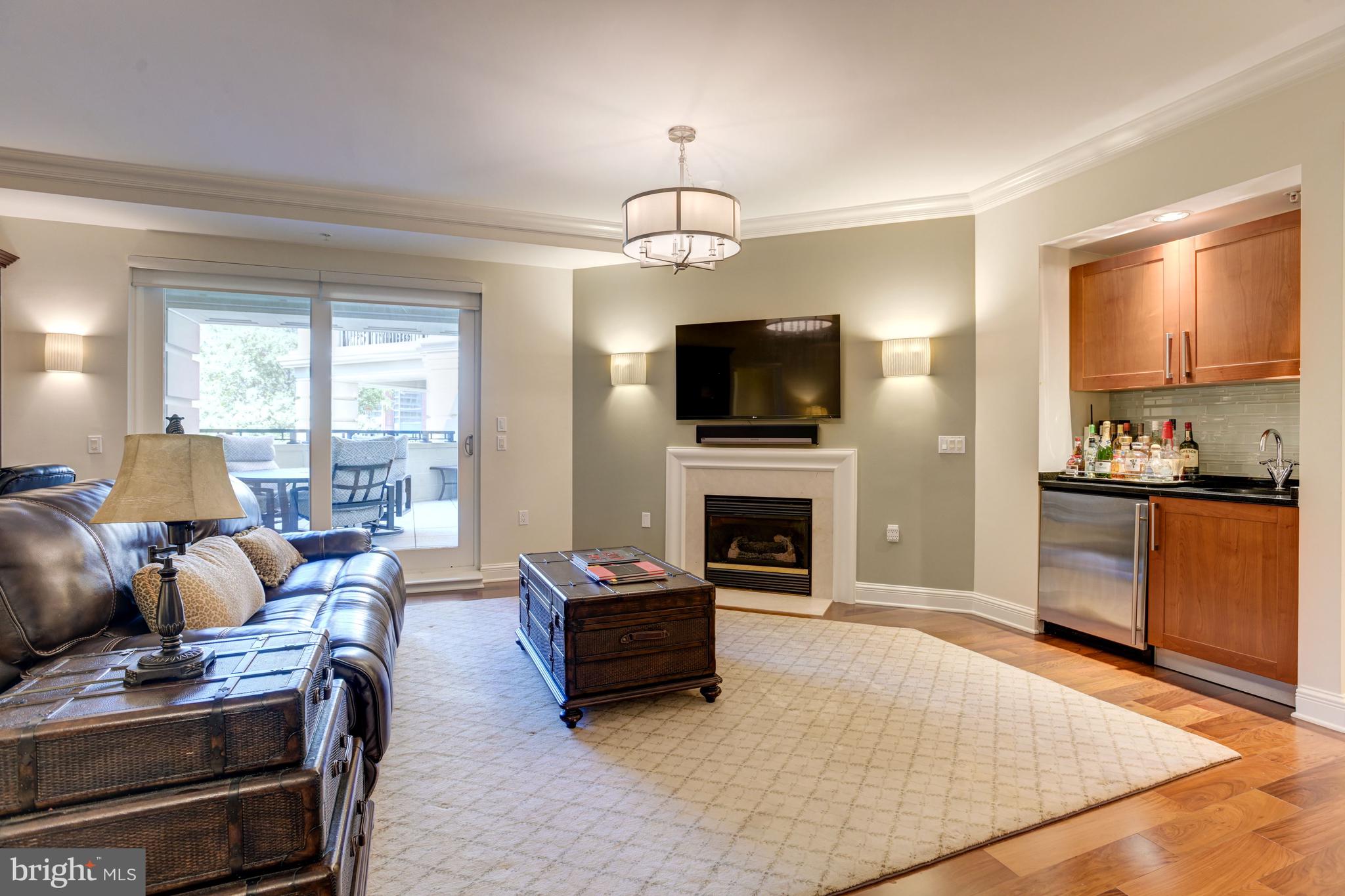 THE RITZ-CARLTON RESIDENCES - Residential