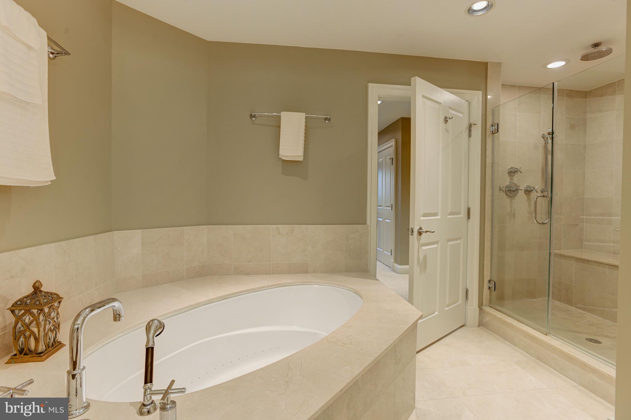 THE RITZ-CARLTON RESIDENCES - Residential