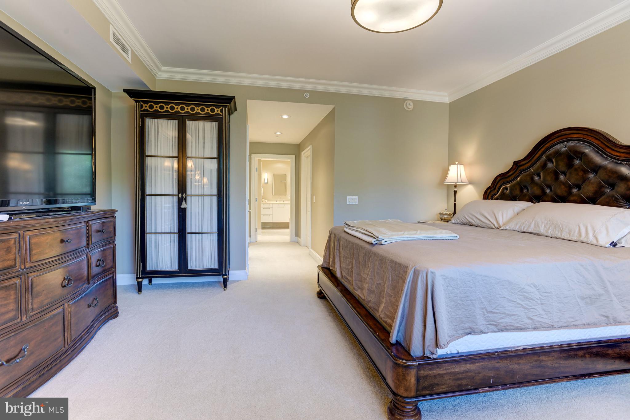 THE RITZ-CARLTON RESIDENCES - Residential