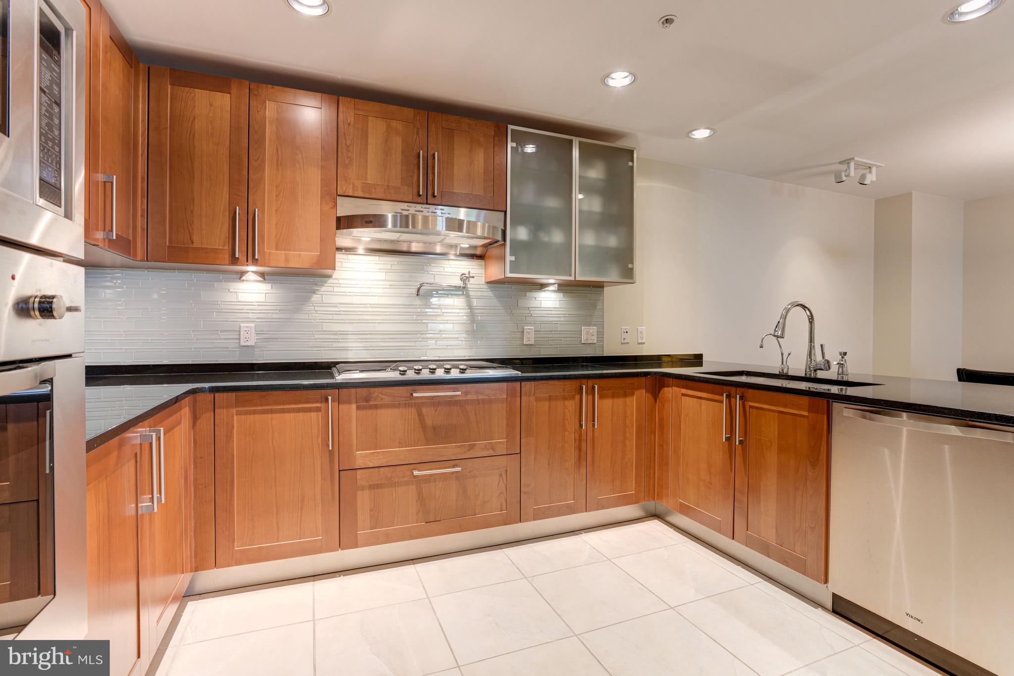 THE RITZ-CARLTON RESIDENCES - Residential