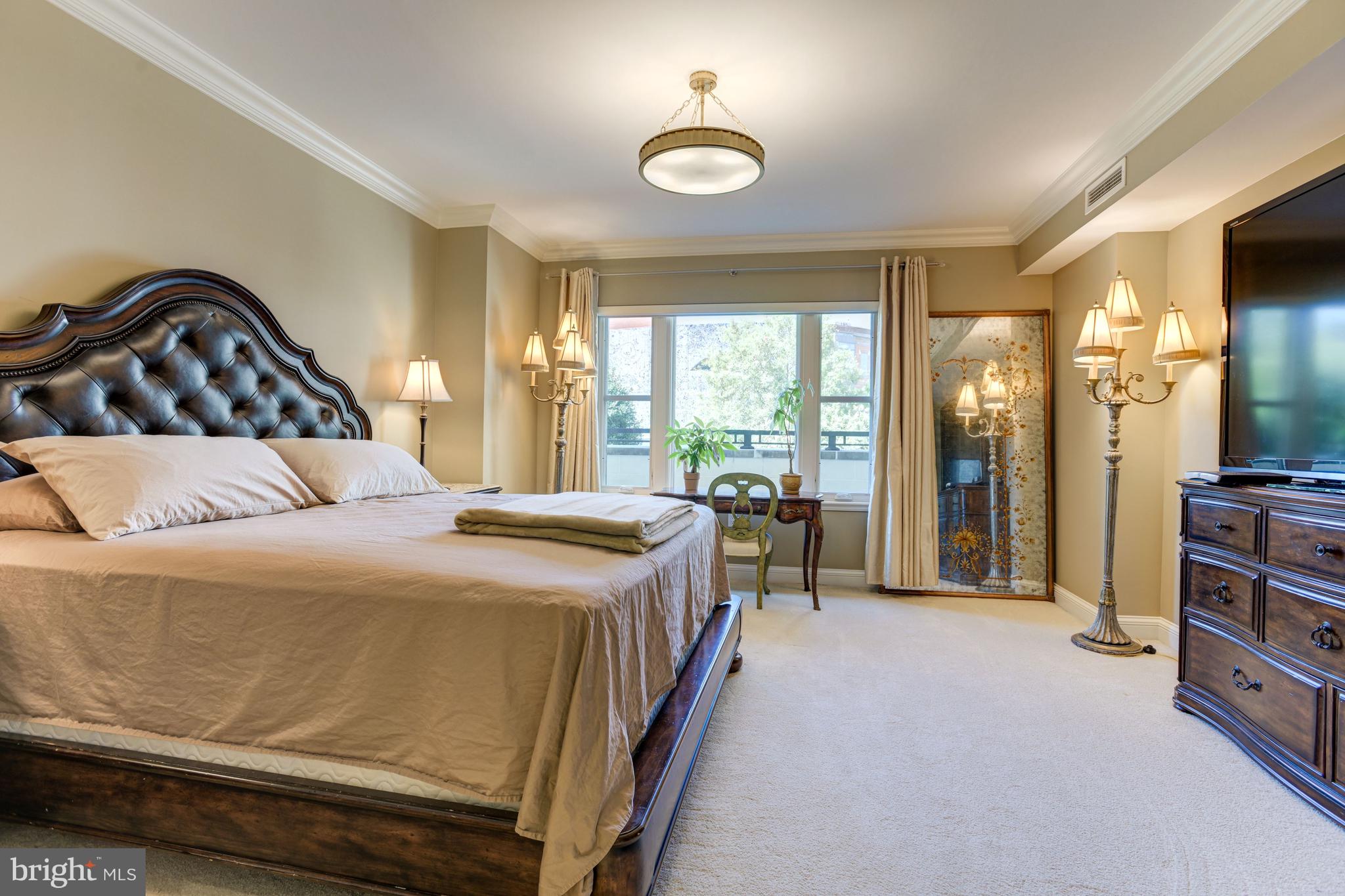 THE RITZ-CARLTON RESIDENCES - Residential