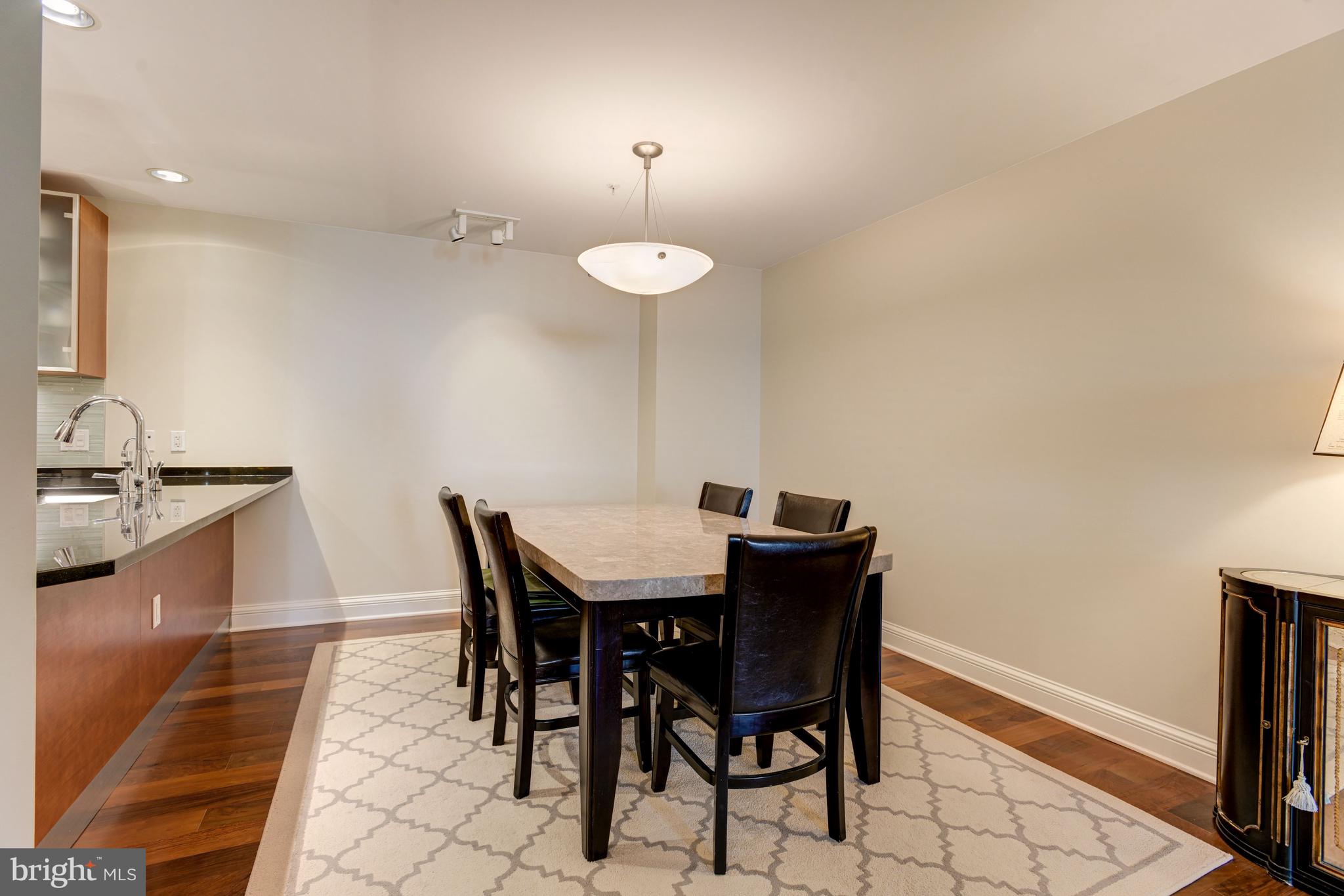 THE RITZ-CARLTON RESIDENCES - Residential