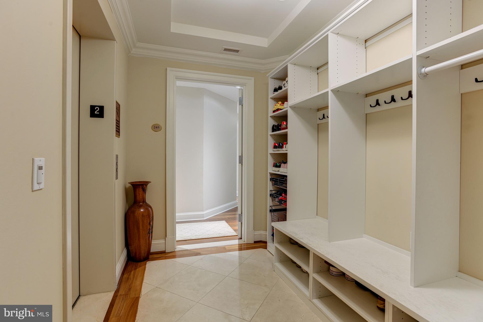 THE RITZ-CARLTON RESIDENCES - Residential