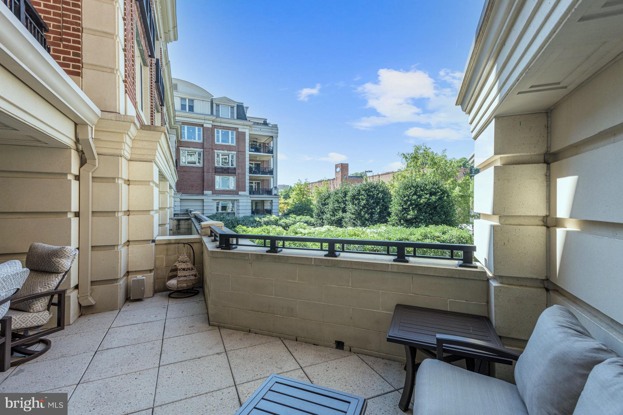 THE RITZ-CARLTON RESIDENCES - Residential