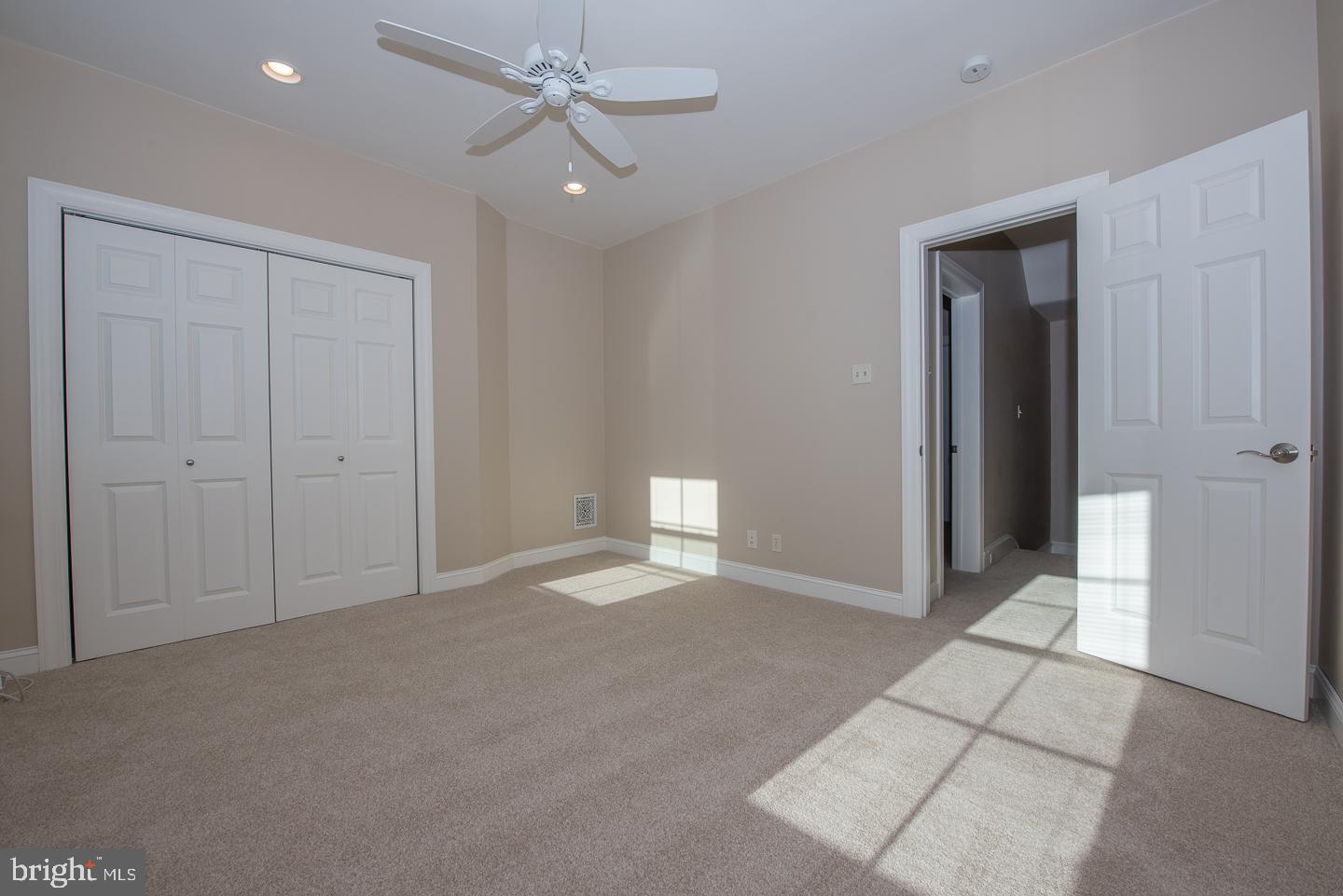 ART MUSEUM AREA - Residential Lease