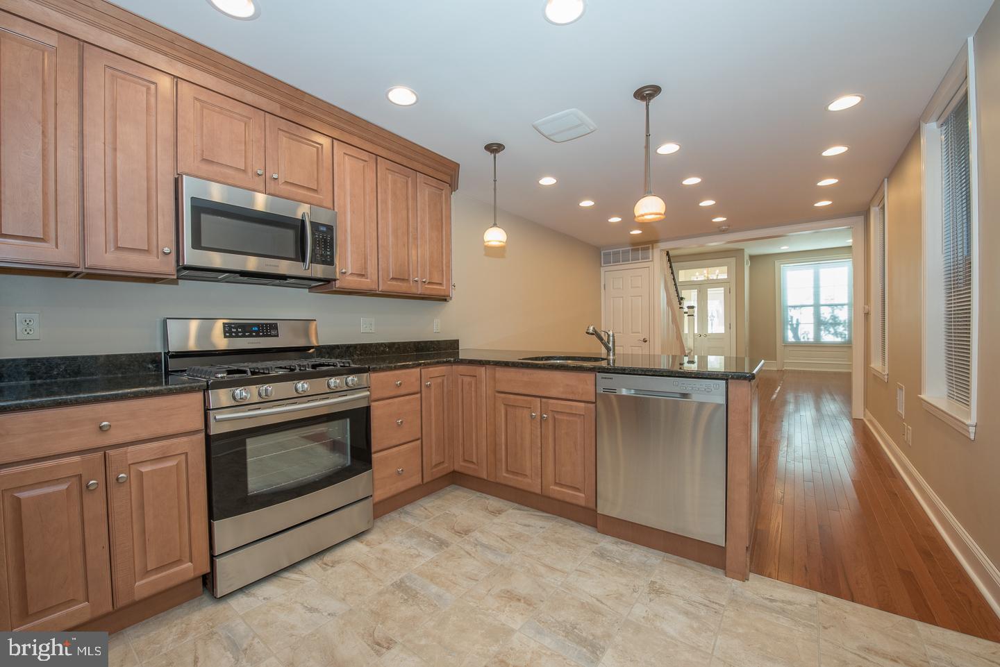 ART MUSEUM AREA - Residential Lease