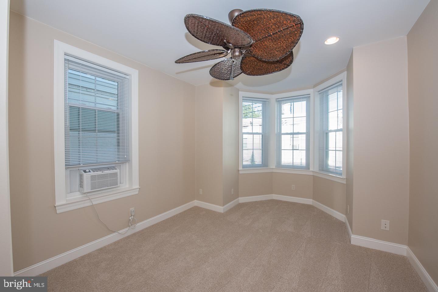 ART MUSEUM AREA - Residential Lease