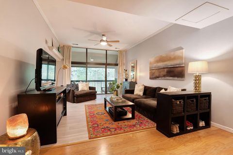 1670 PARKCREST CIRCLE 3B/300 RESTON VA 20190
