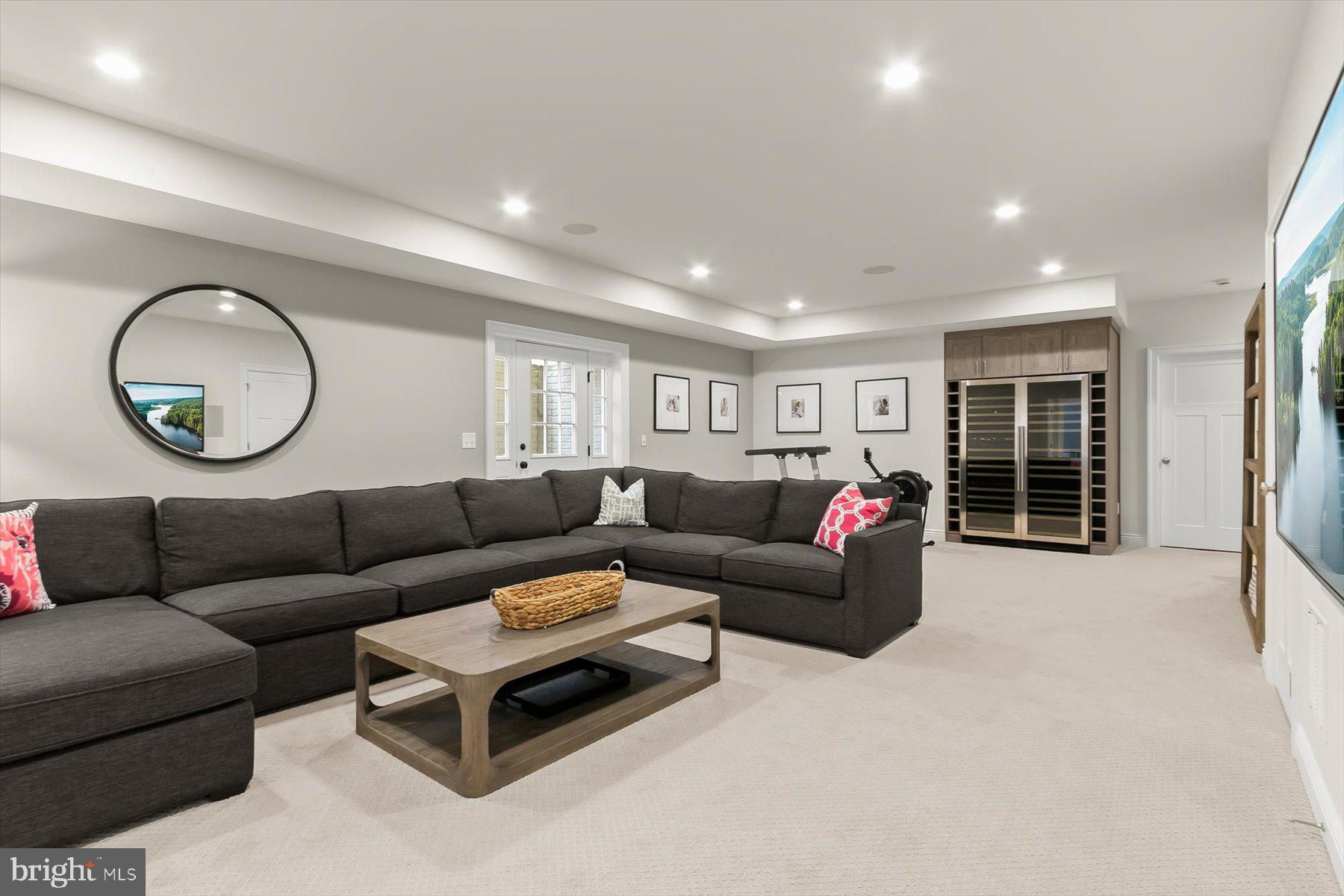 GROVE AVENUE - Residential