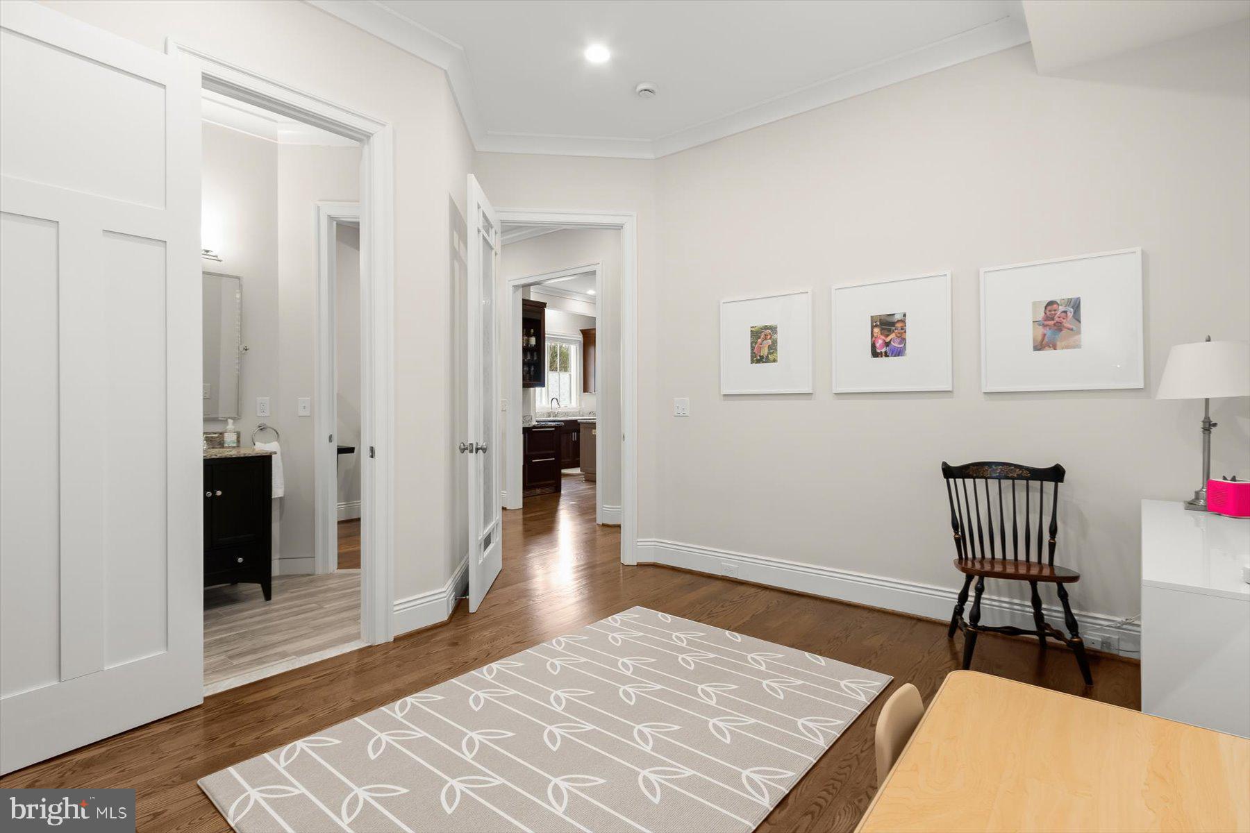 GROVE AVENUE - Residential