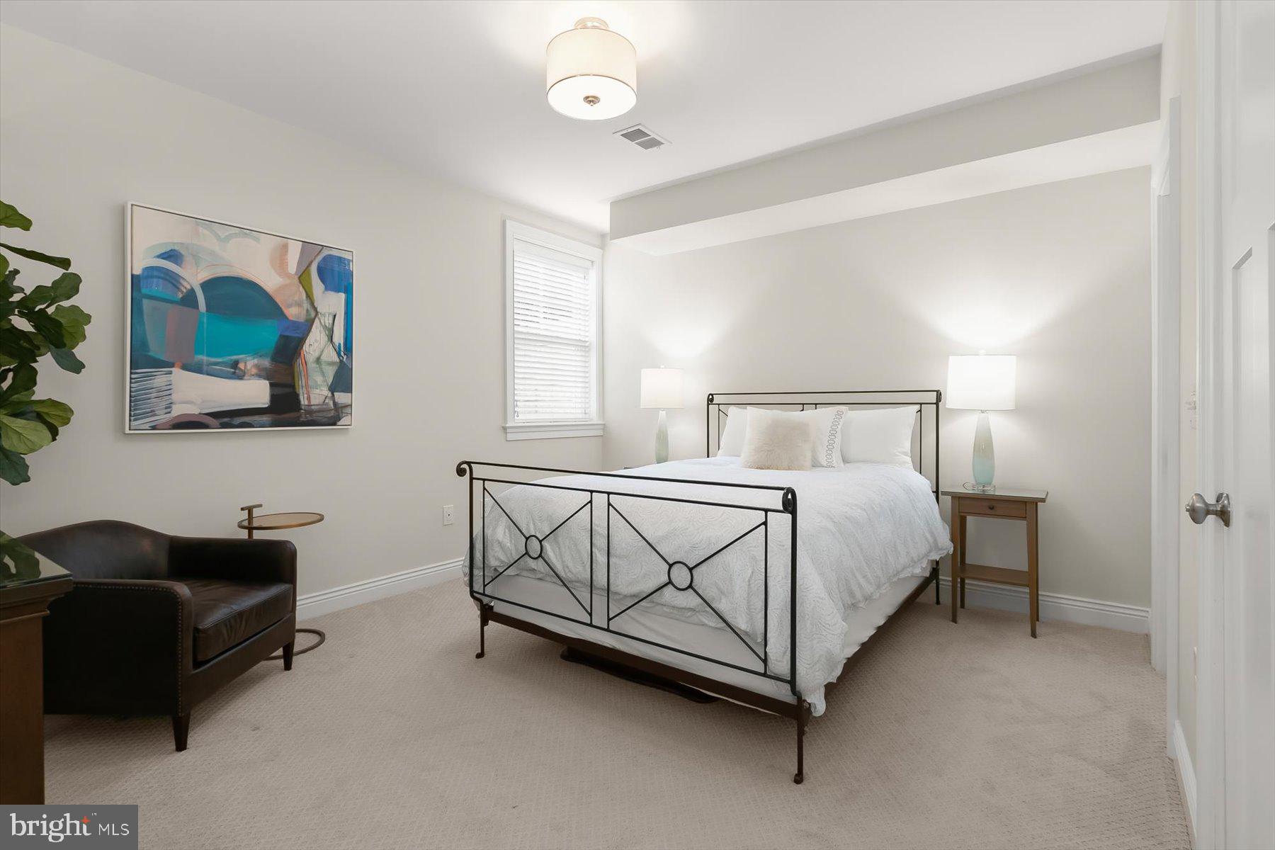 GROVE AVENUE - Residential