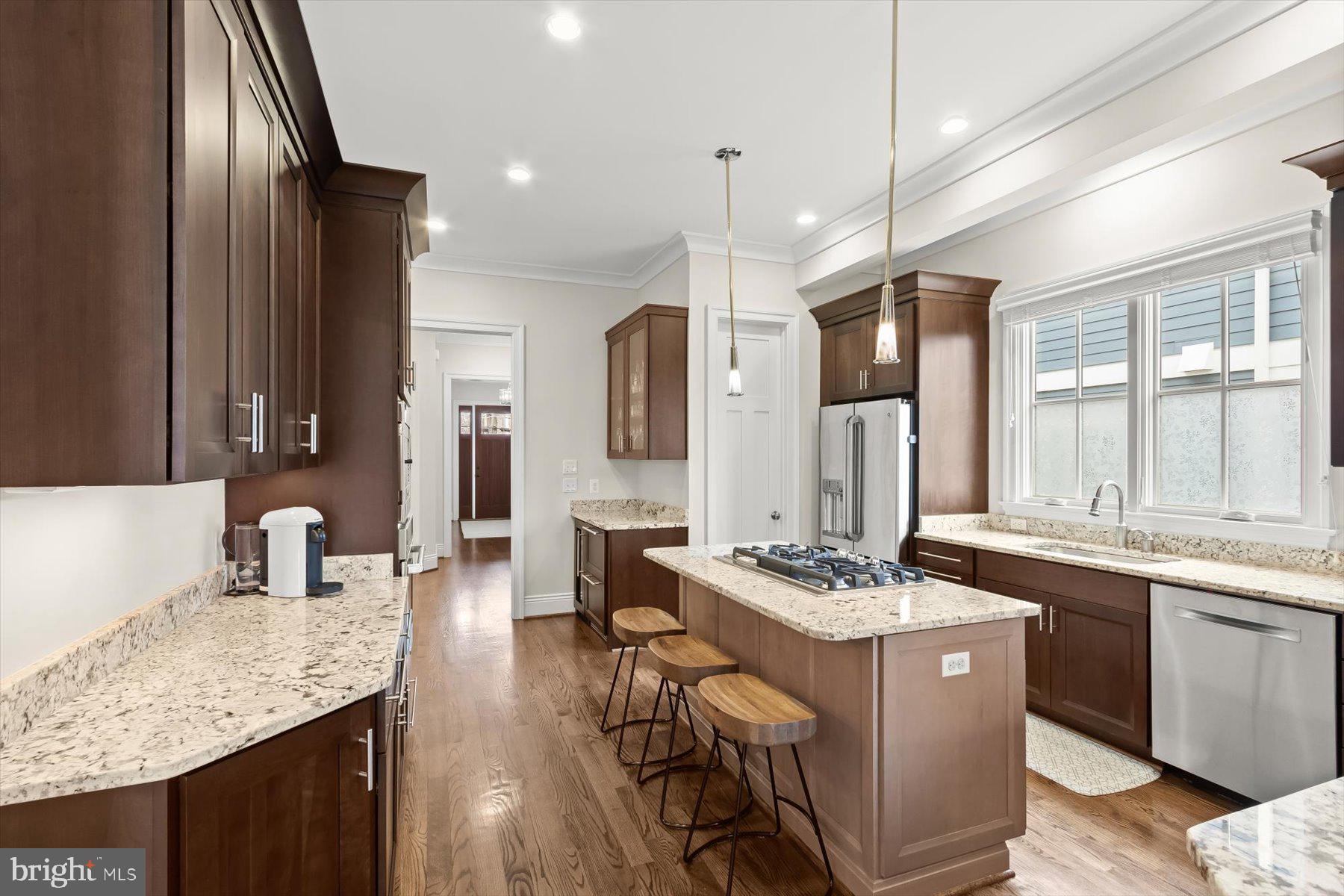 GROVE AVENUE - Residential