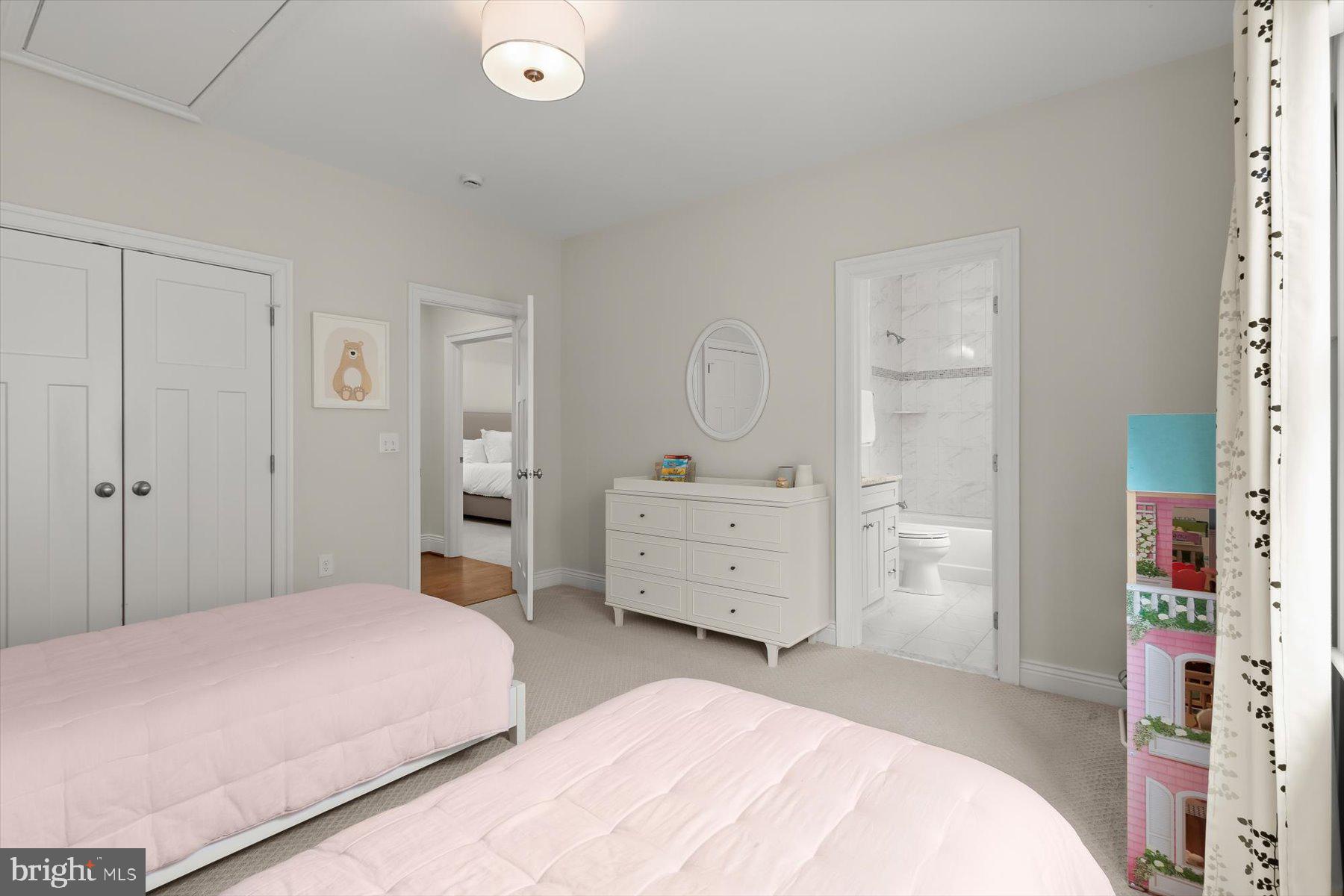 GROVE AVENUE - Residential