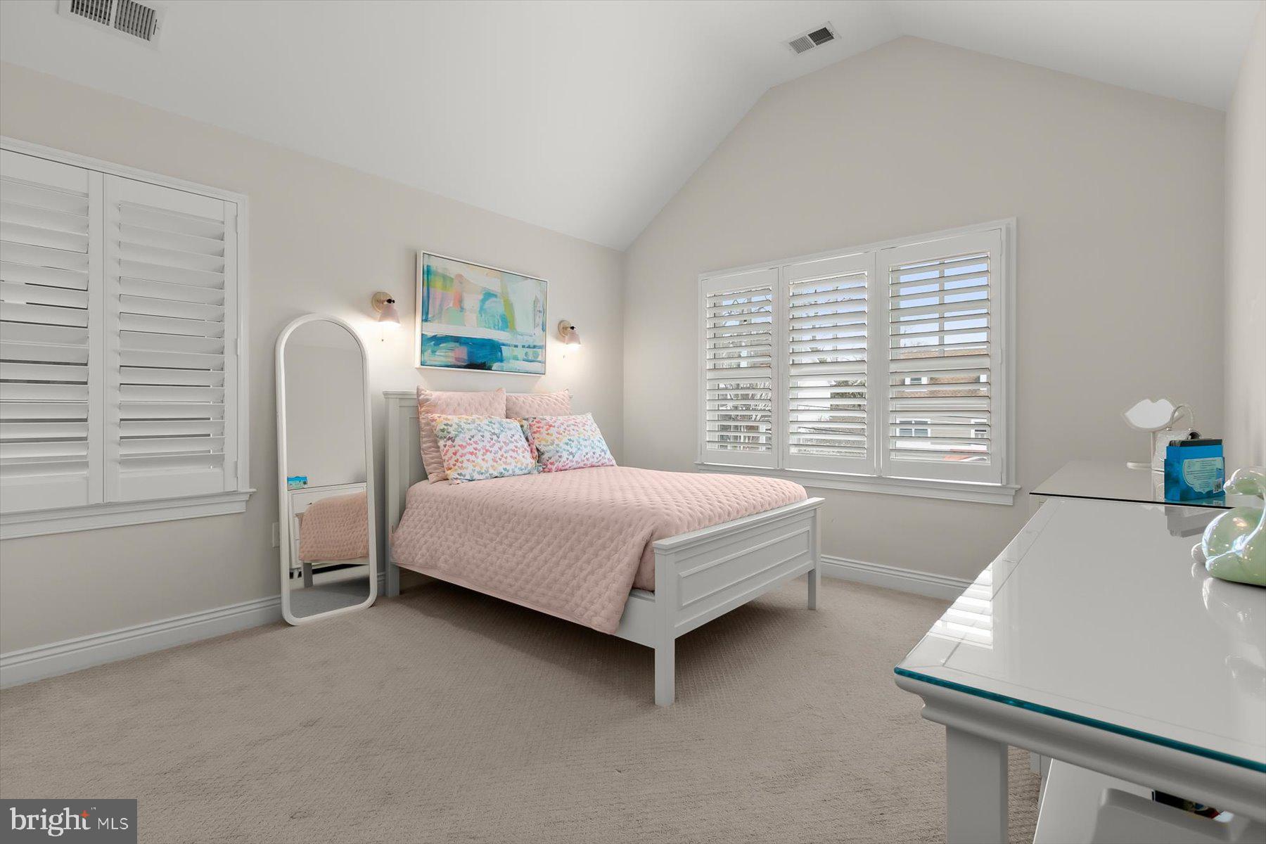 GROVE AVENUE - Residential