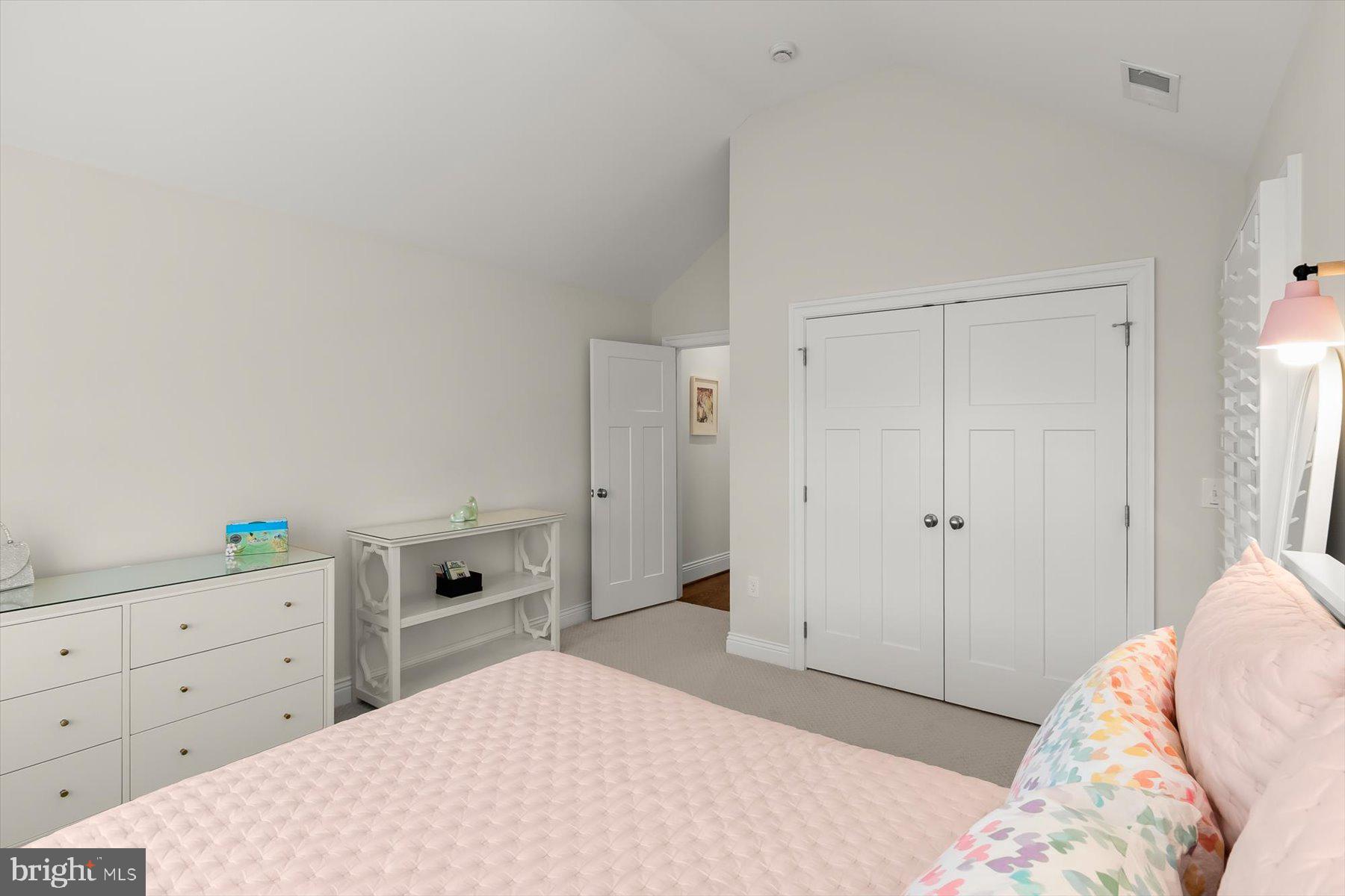 GROVE AVENUE - Residential