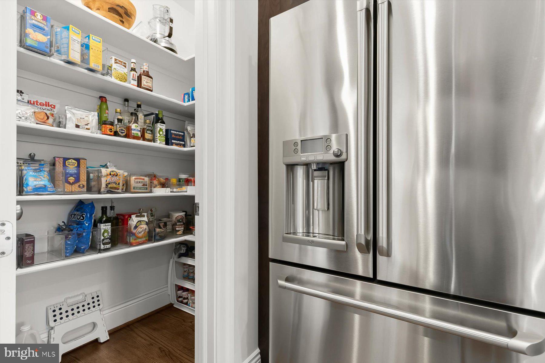 GROVE AVENUE - Residential