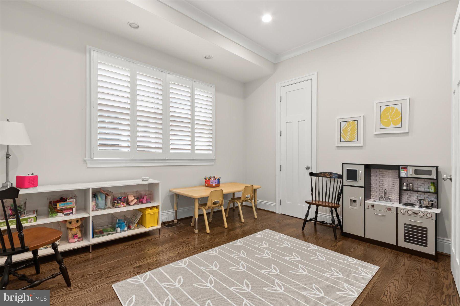 GROVE AVENUE - Residential