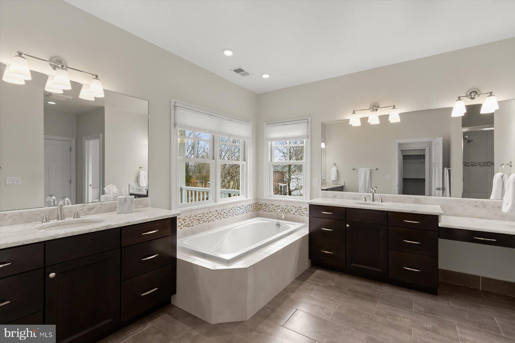 GROVE AVENUE - Residential