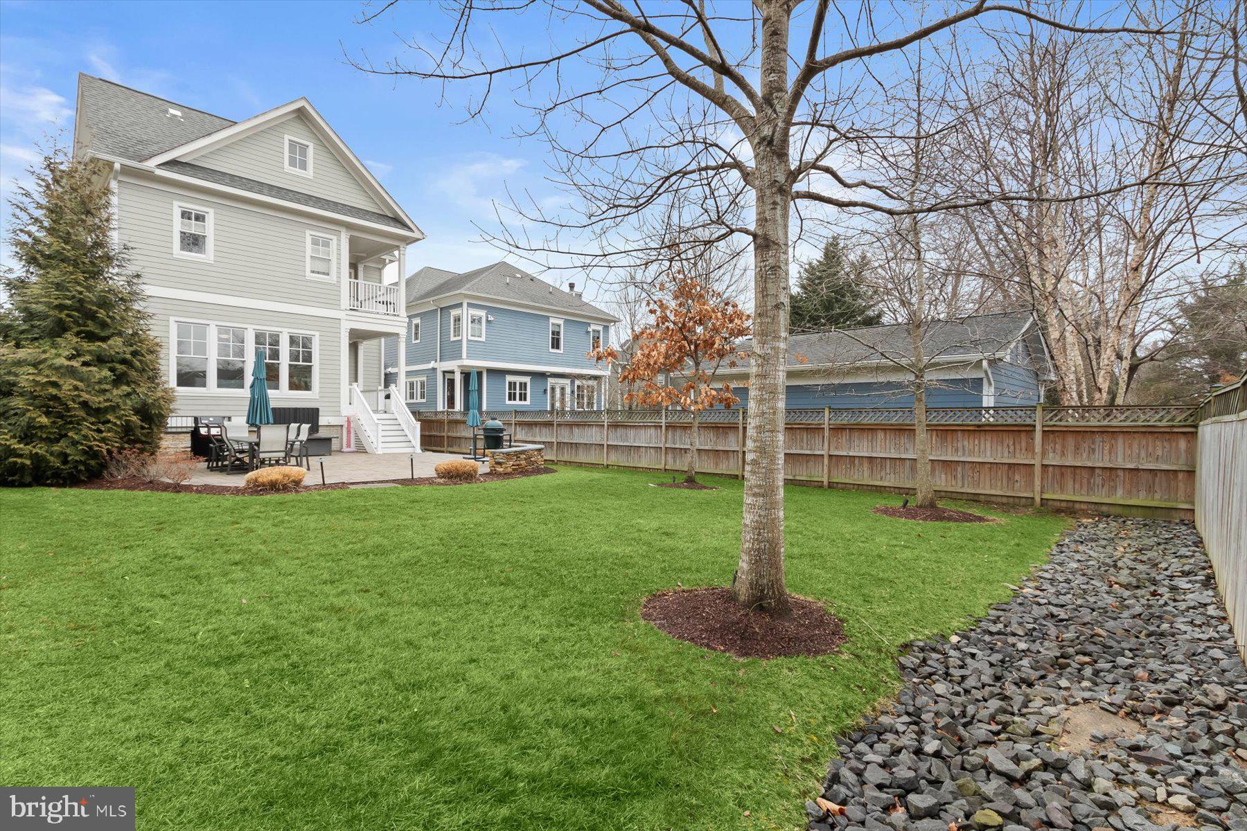 GROVE AVENUE - Residential