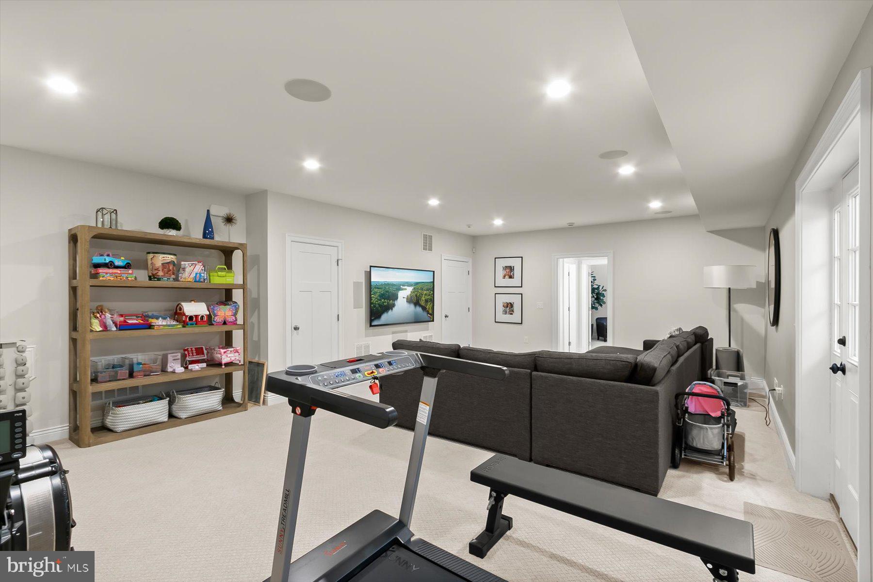 GROVE AVENUE - Residential