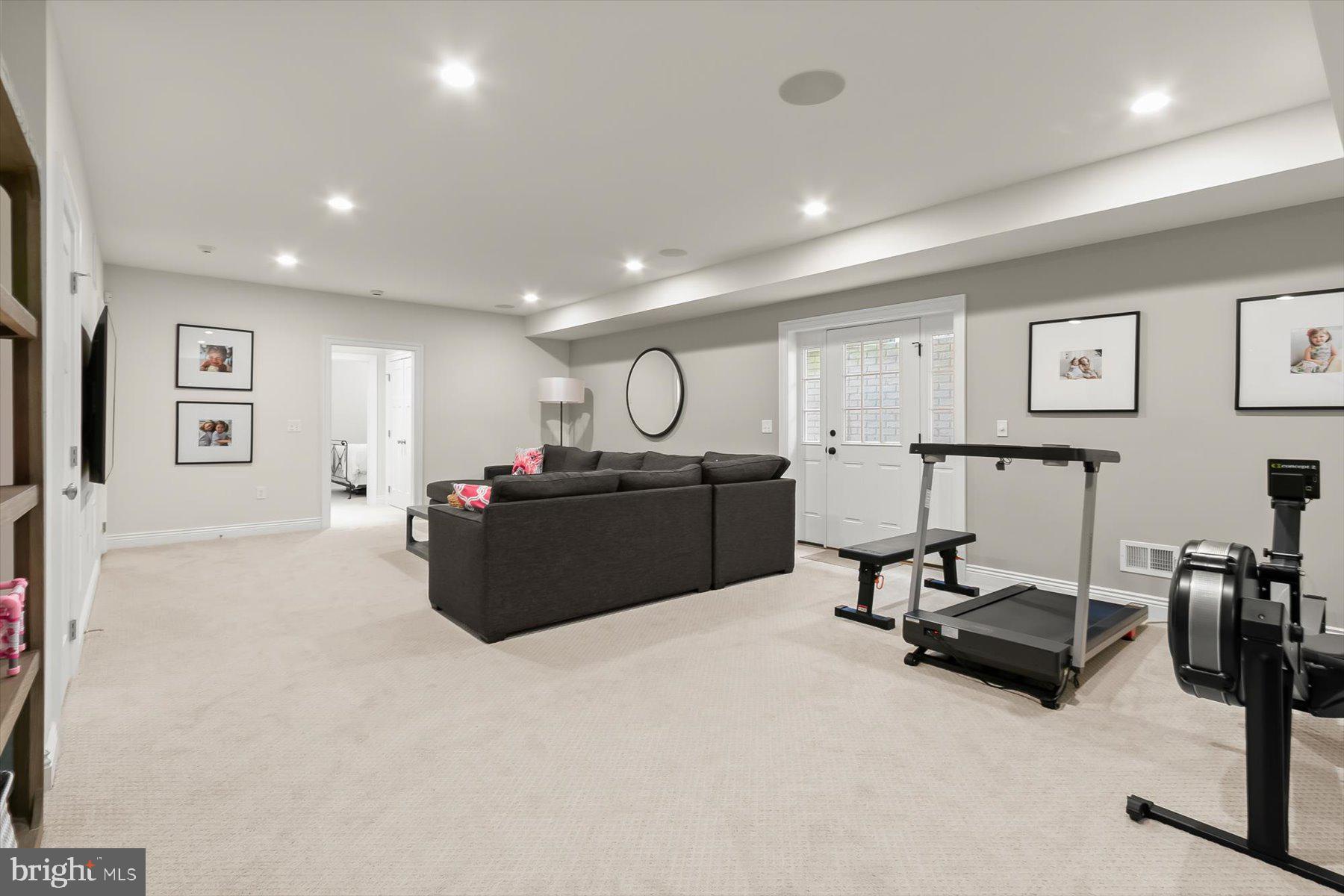 GROVE AVENUE - Residential