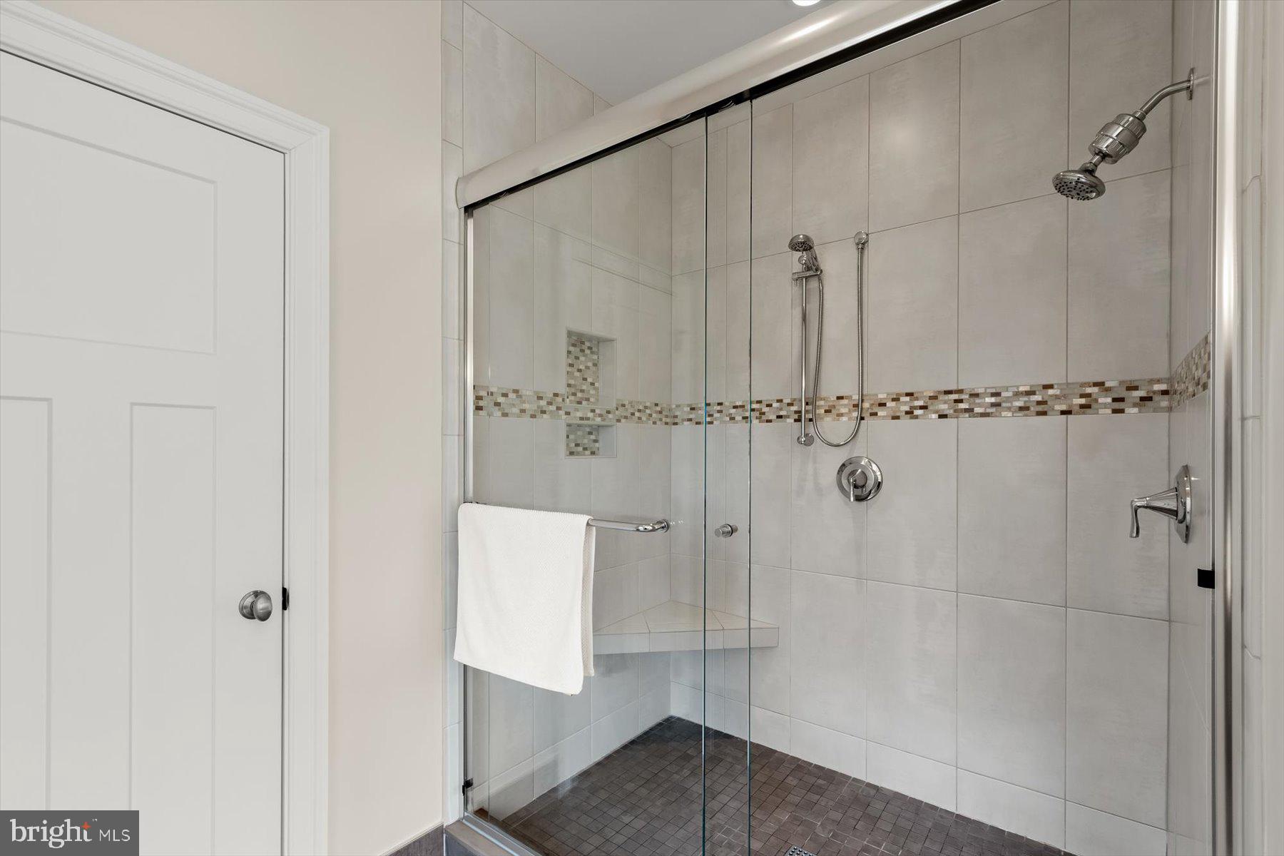 GROVE AVENUE - Residential