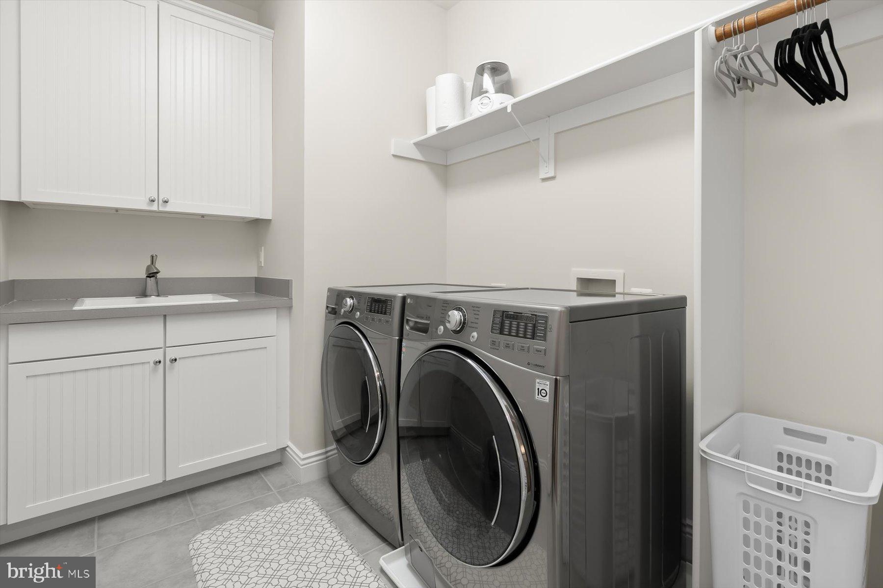 GROVE AVENUE - Residential