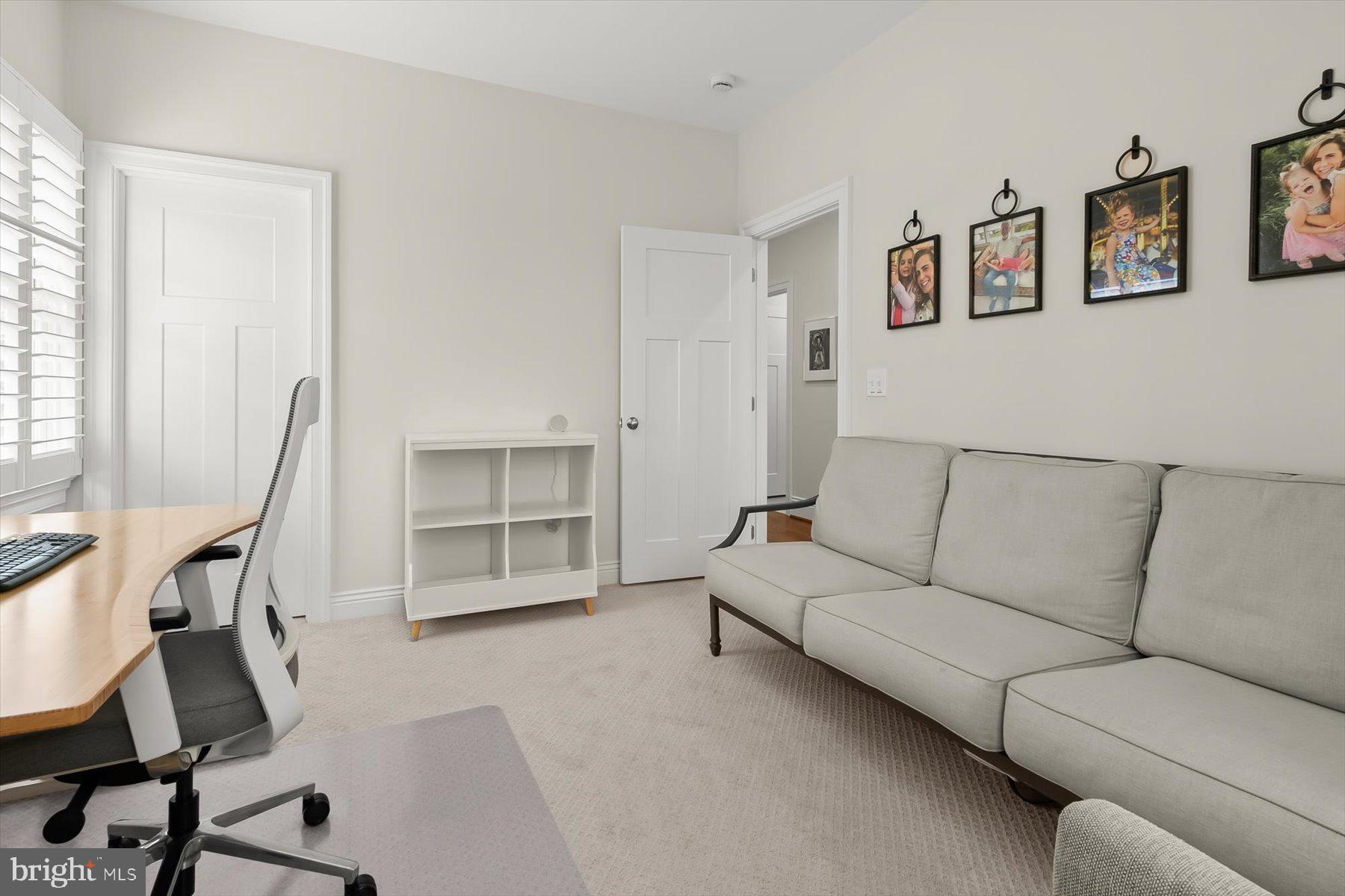 GROVE AVENUE - Residential