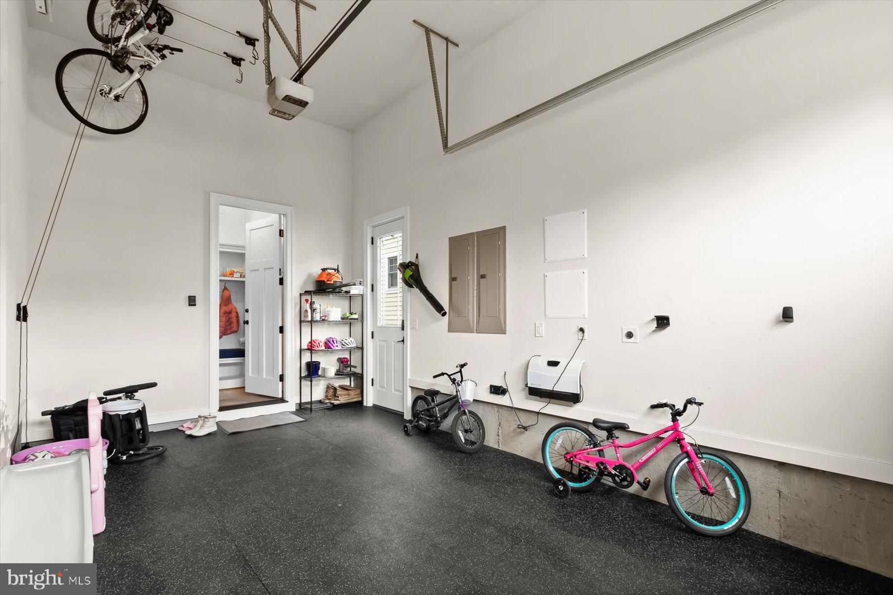 GROVE AVENUE - Residential