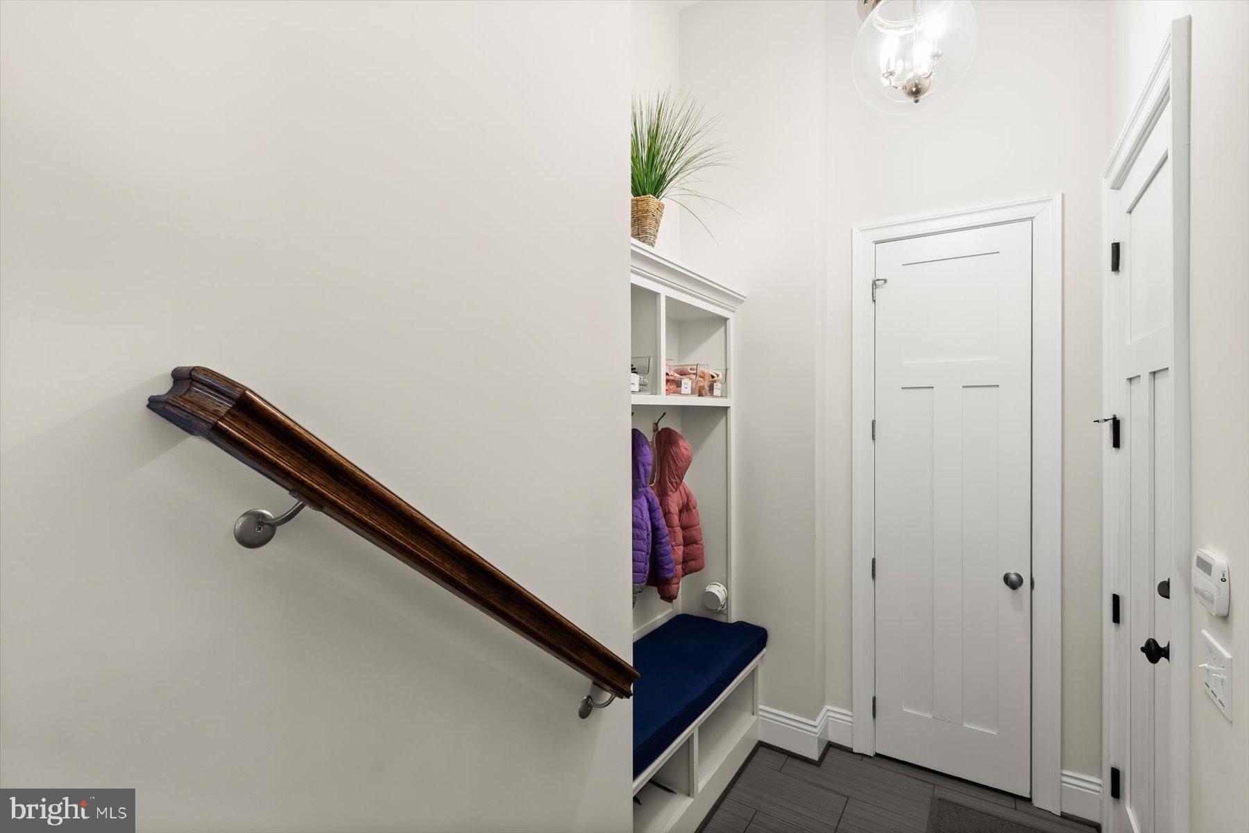 GROVE AVENUE - Residential