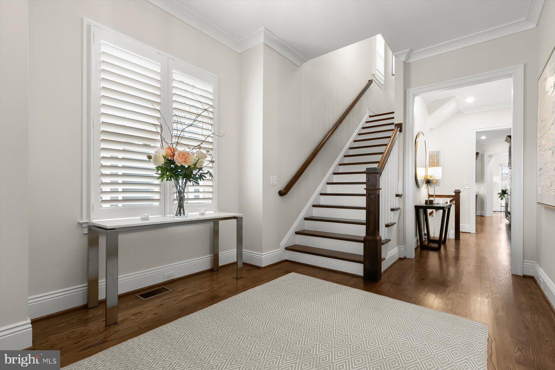 GROVE AVENUE - Residential