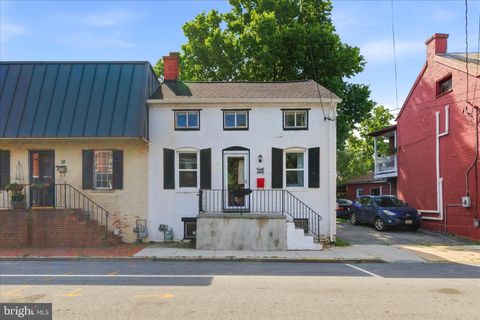Townhouse For Sale - 20 S Jefferson Street<br/> FREDERICK, MD 21701